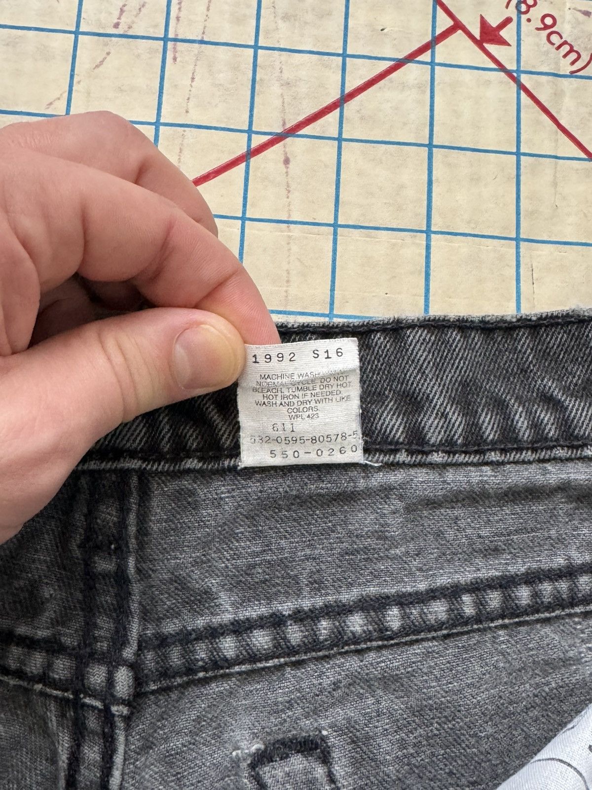 Levi's × Vintage Vintage 90’s Levi’s 550 Relaxed Fit Tapered Leg Faded Black Size US 30 / EU 46 - 9 Thumbnail