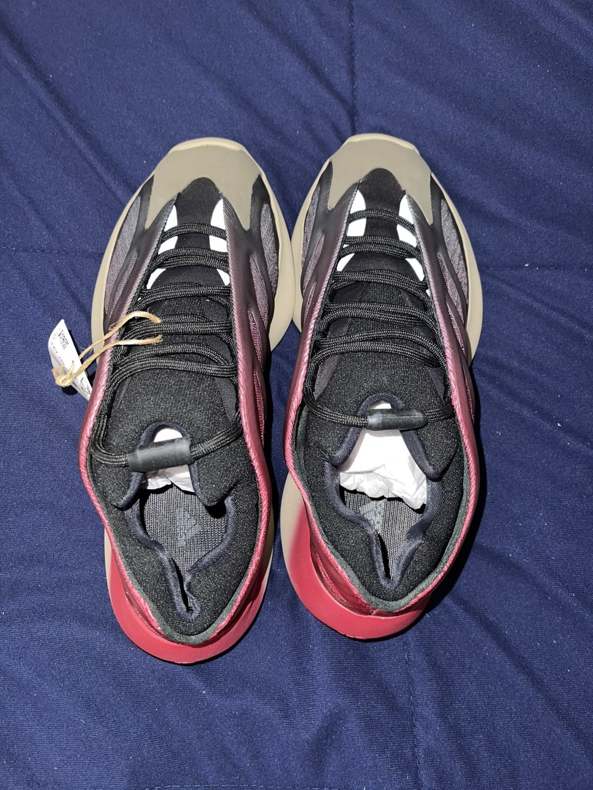 Adidas × Kanye West Yeezy 700 v3 ‘Fade Carbon’ Size US 7 / EU 40 - 3 Thumbnail