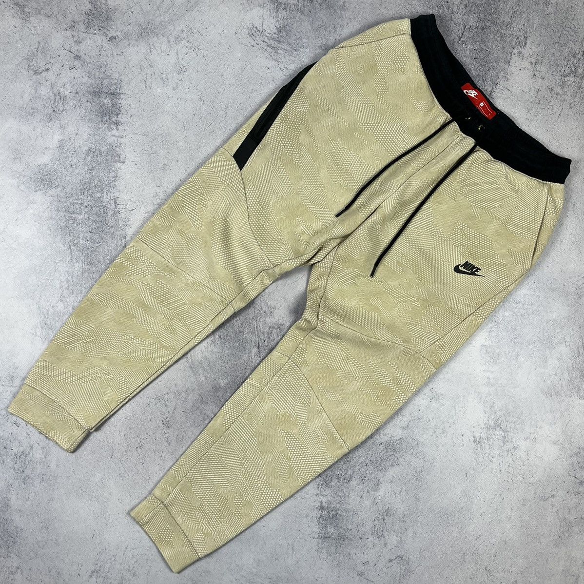 Nike Nike Tech Fleece beige camo drill track pants Size US 32 / EU 48 - 1 Thumbnail