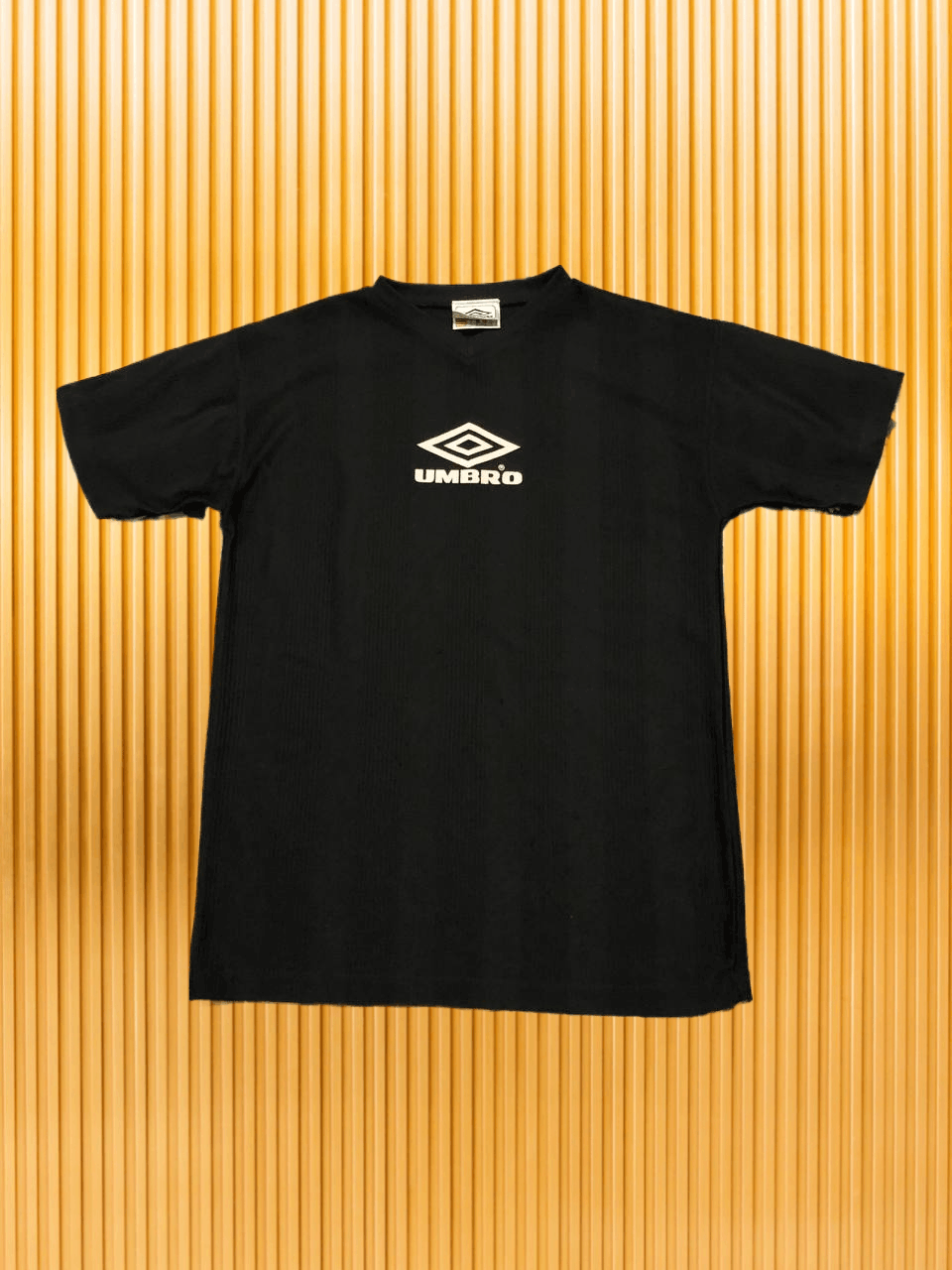 Umbro Umbro black Y2K Vintage T-shirt big logo center Size US M / EU 48-50 / 2 - 1 Thumbnail
