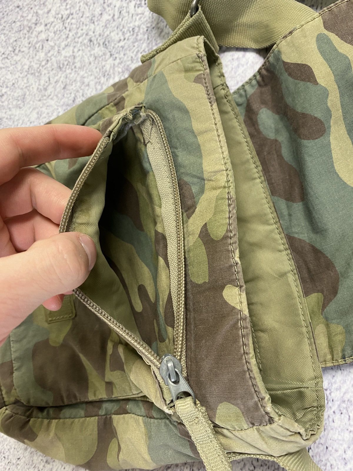 Japanese Brand Vintage Military Nylon Messenger Shoulder Bag Camo Y2k Size ONE SIZE - 8 Thumbnail