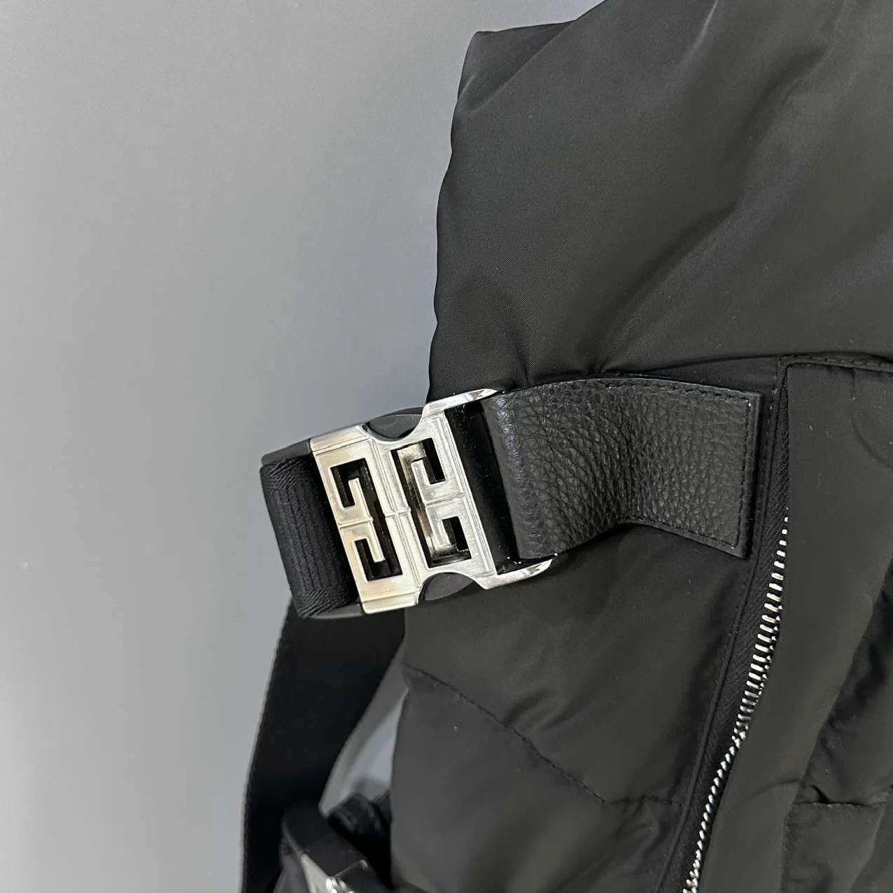 Givenchy GIVENCHY solid metallic details down vest 98 new size 46 Size XL / US 12-14 / IT 48-50 - 7 Thumbnail