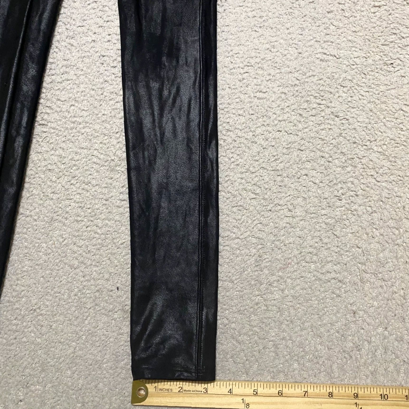 Spanx Spanx Pants Leggings Solid Black Faux Leather Mid Rise Ankle Womens XS Black Spanx Faux Leather Leggings >. Size 40" / US 18 - 5 Thumbnail