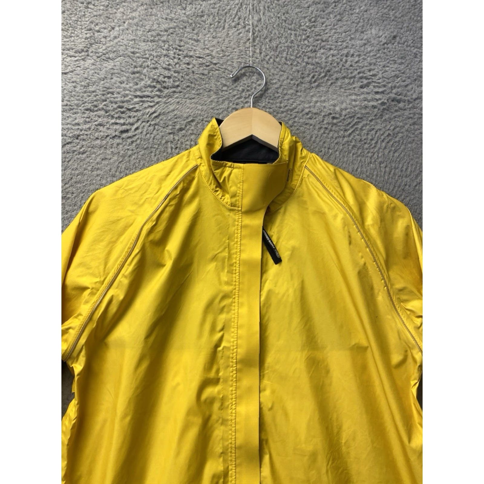 Rains Novara Jacket Mens M Yellow Cycling Windbreaker Light Water Resistant Zip Full Zip Adjustable Lightweight Wind-Resistant Regular Size US M / EU 48-50 / 2 - 3 Thumbnail