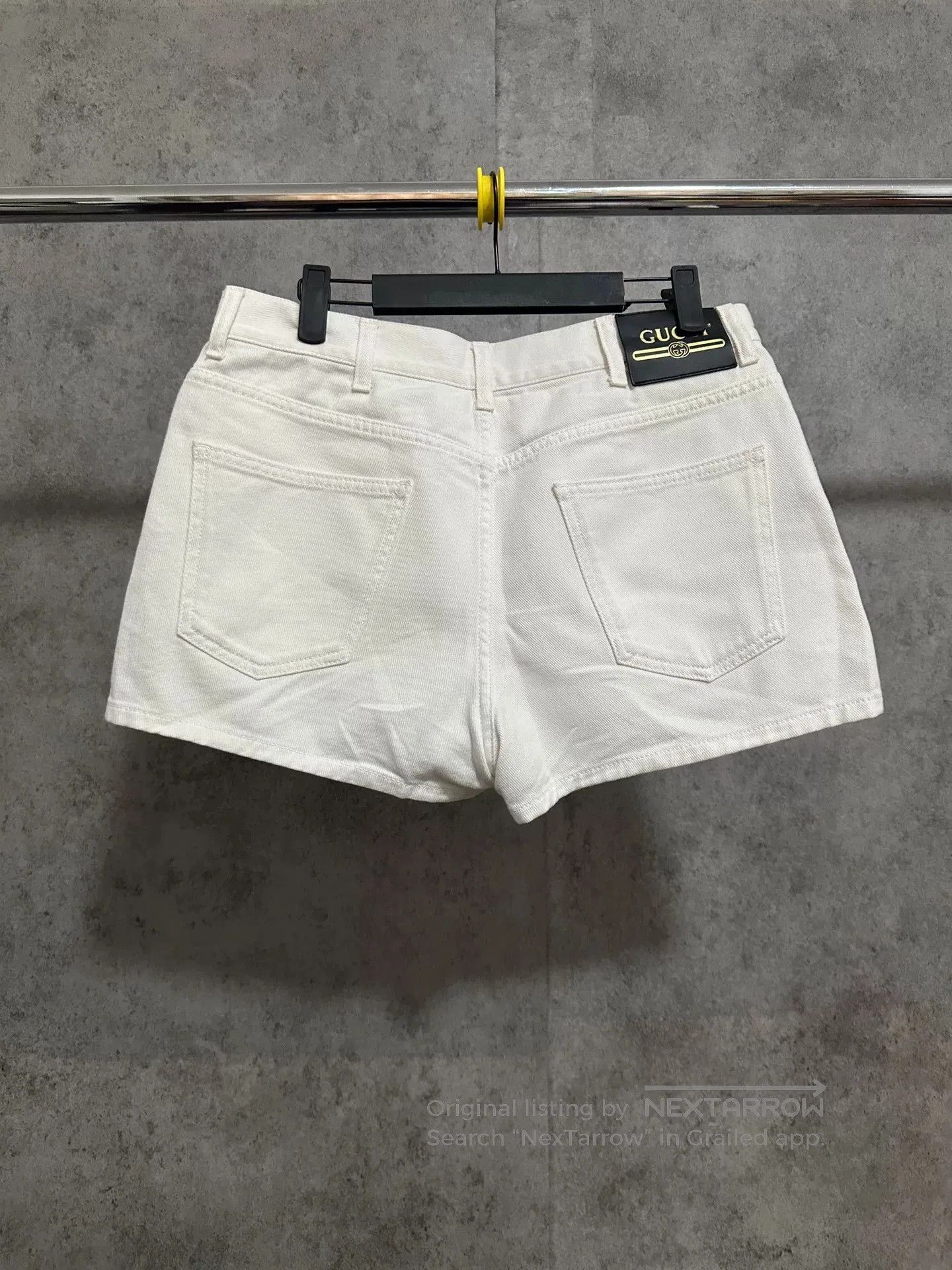 Gucci gucci white gold embroidered shorts. Size 27" / US 4 / IT 40 - 6 Thumbnail