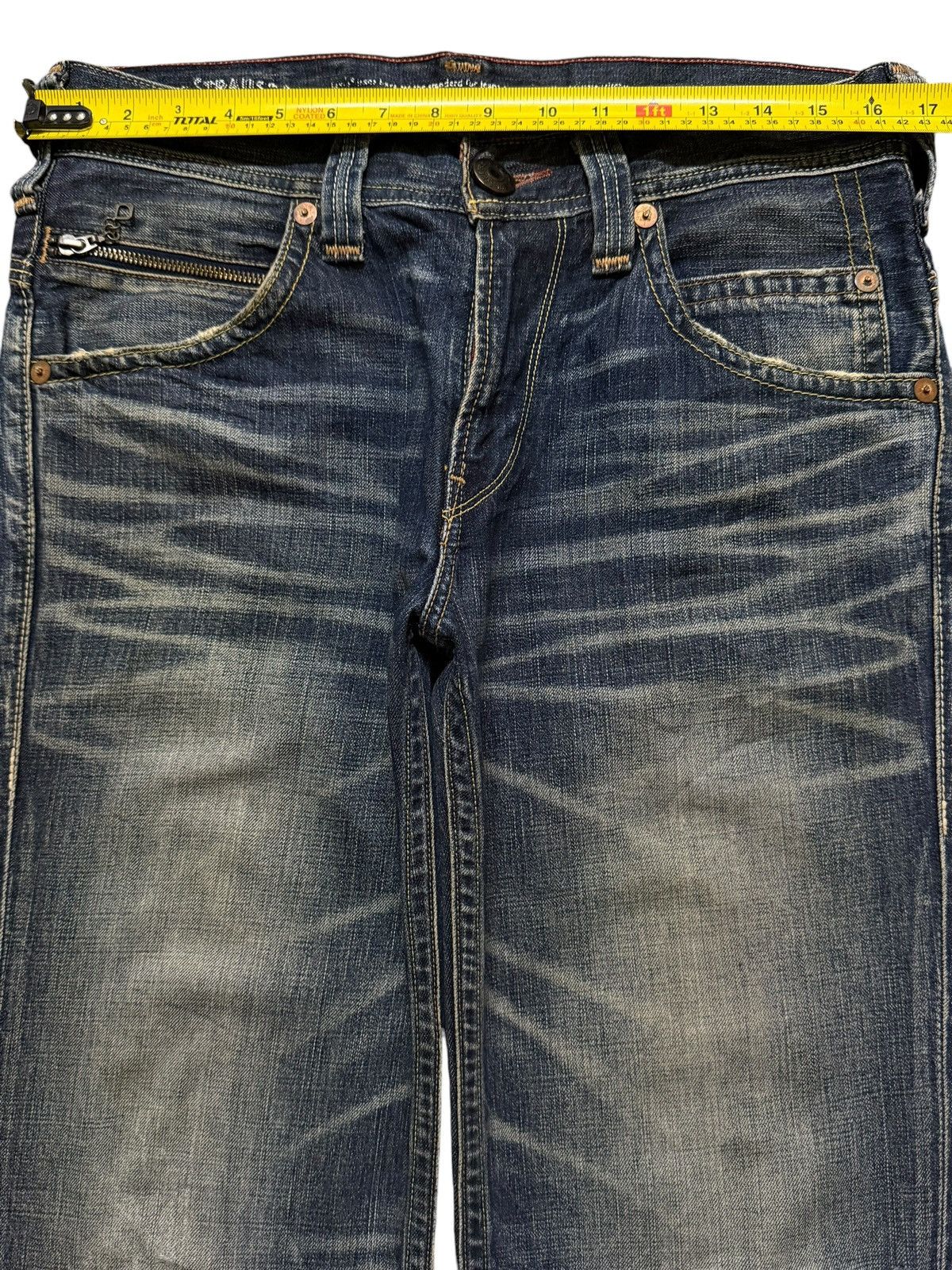 Levi's Vintage 90s Levis 502 Faded Whiskers Wash Distress Relaxed Size US 33 - 8 Thumbnail