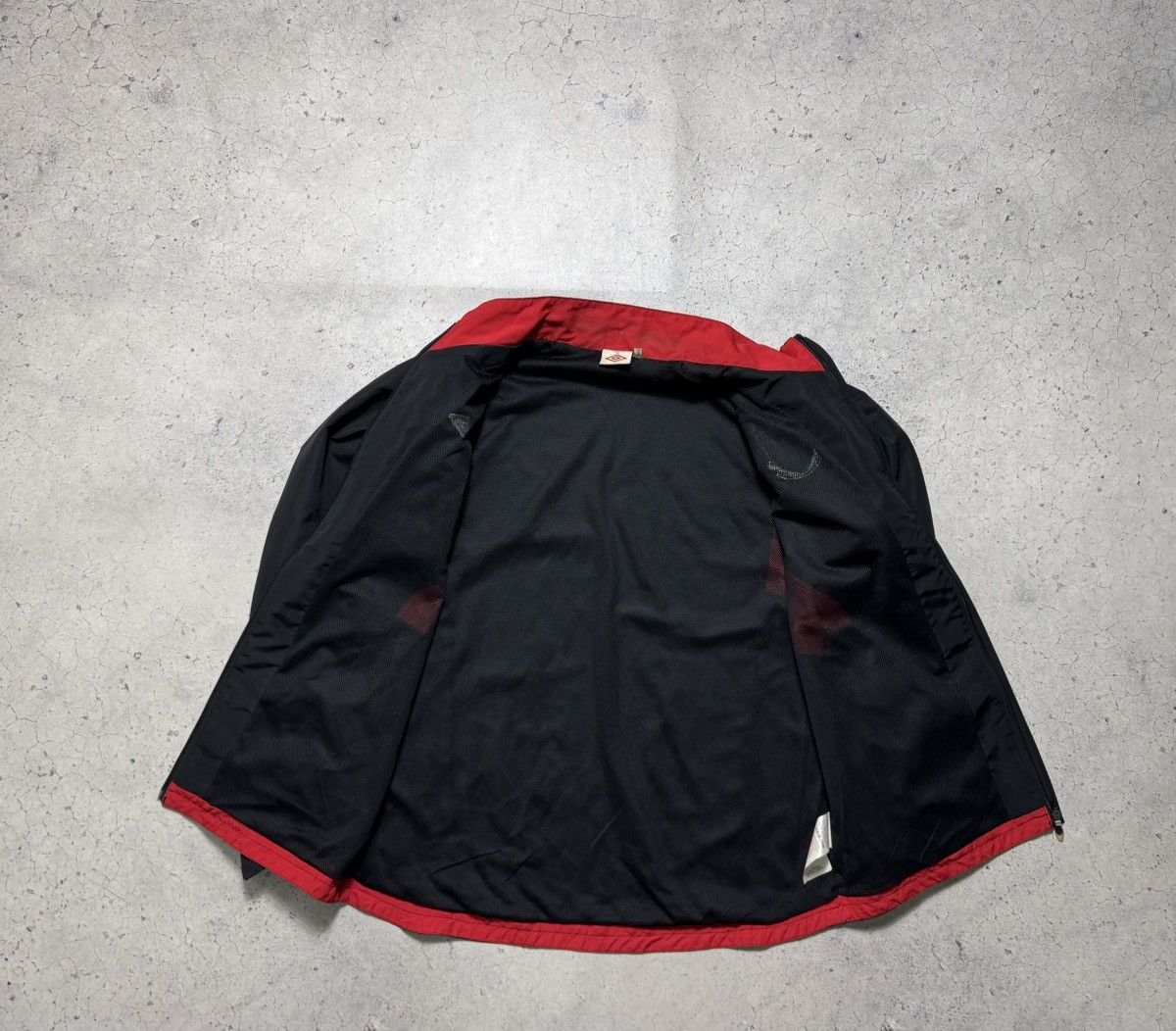 Umbro Umbro Wales Team Football Nylon Vintage Light Jacket Size L Size US L / EU 52-54 / 3 - 7 Thumbnail