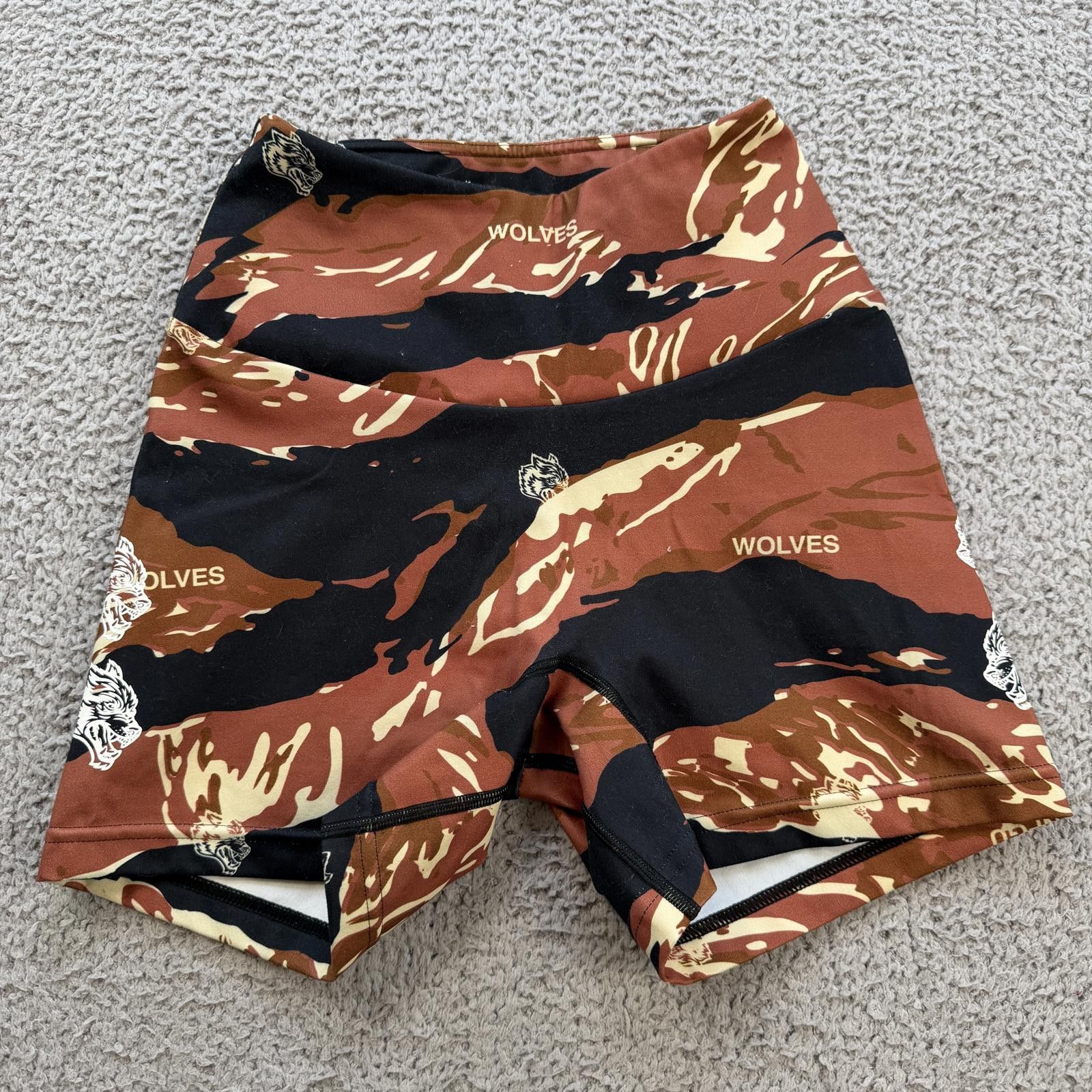 Darc Sport Darc Sport Wolves Womens Shorts 64/500 Tiger Camo Orange XS Size 26" / US 2 / IT 38 - 1 Thumbnail