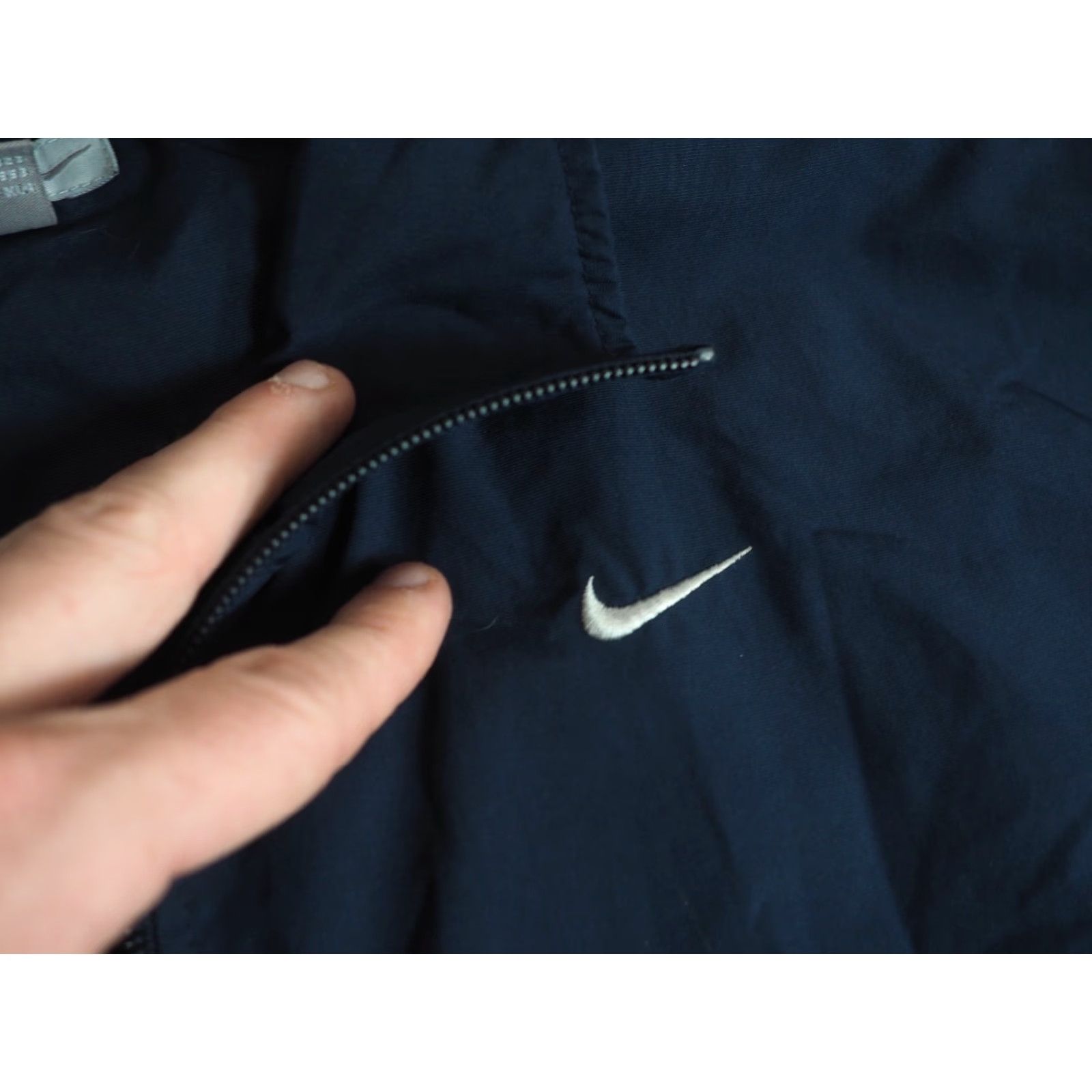 Nike VTG Nike Windbreaker Jacket XL Blue Navy White Mini Swoosh Logo Zip Windbreaker Mens XL Size US XL / EU 56 / 4 - 5 Thumbnail