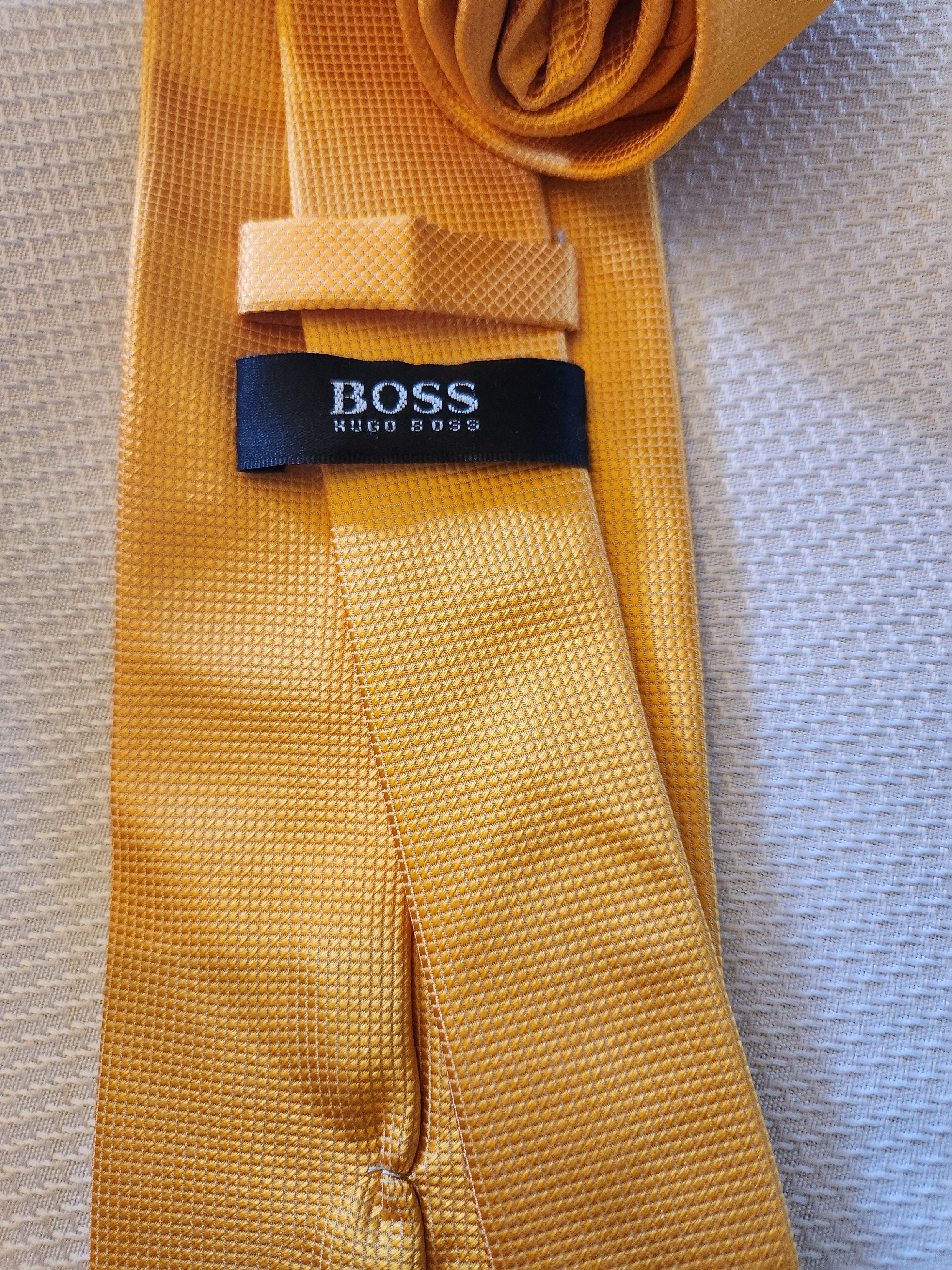 Hugo Boss Gold 100% Silk Necktie. Size ONE SIZE - 2 Thumbnail