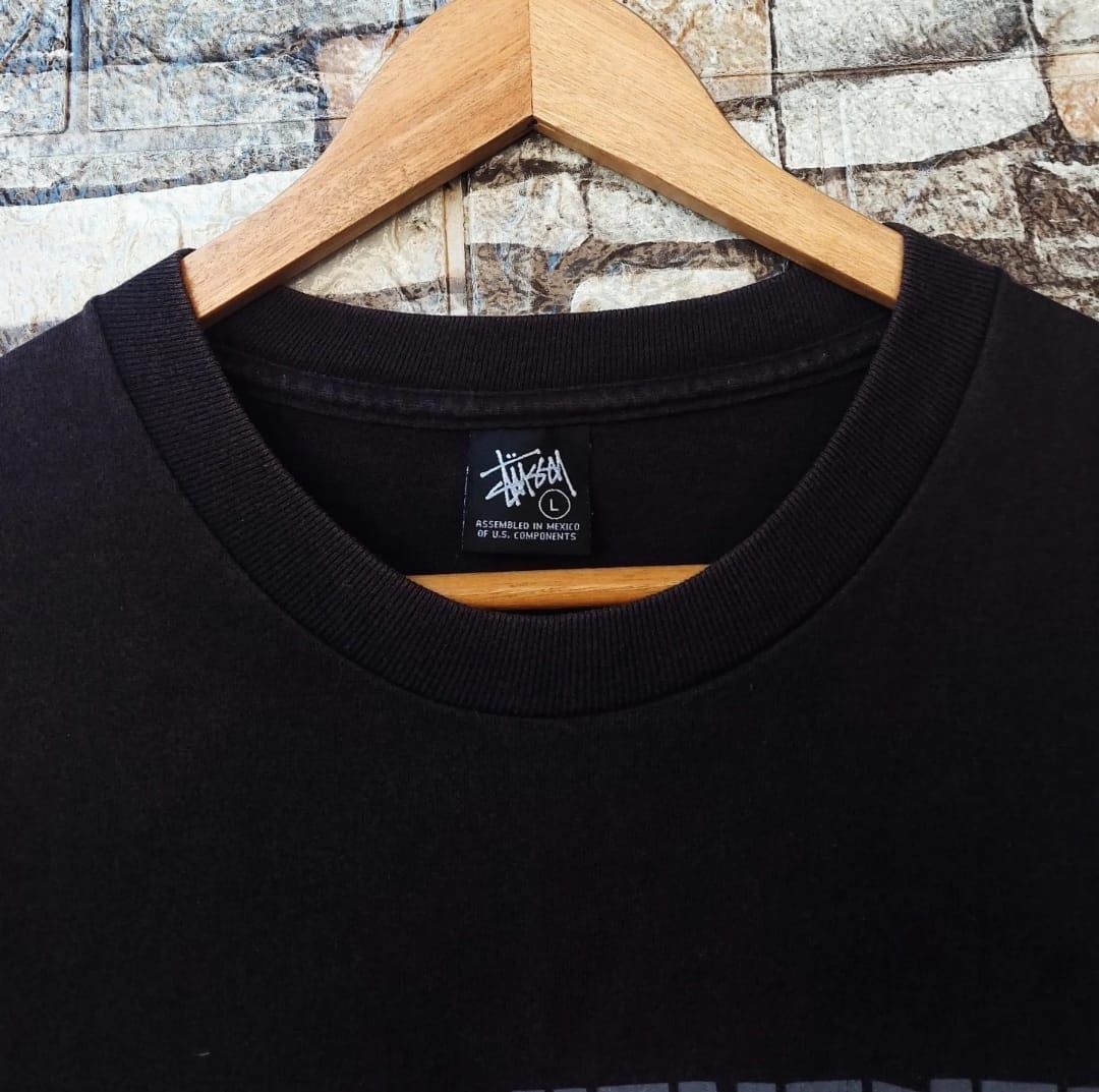 Stussy Vintage STUSSY One World One Love Tshirt Size US L / EU 52-54 / 3 - 4 Thumbnail