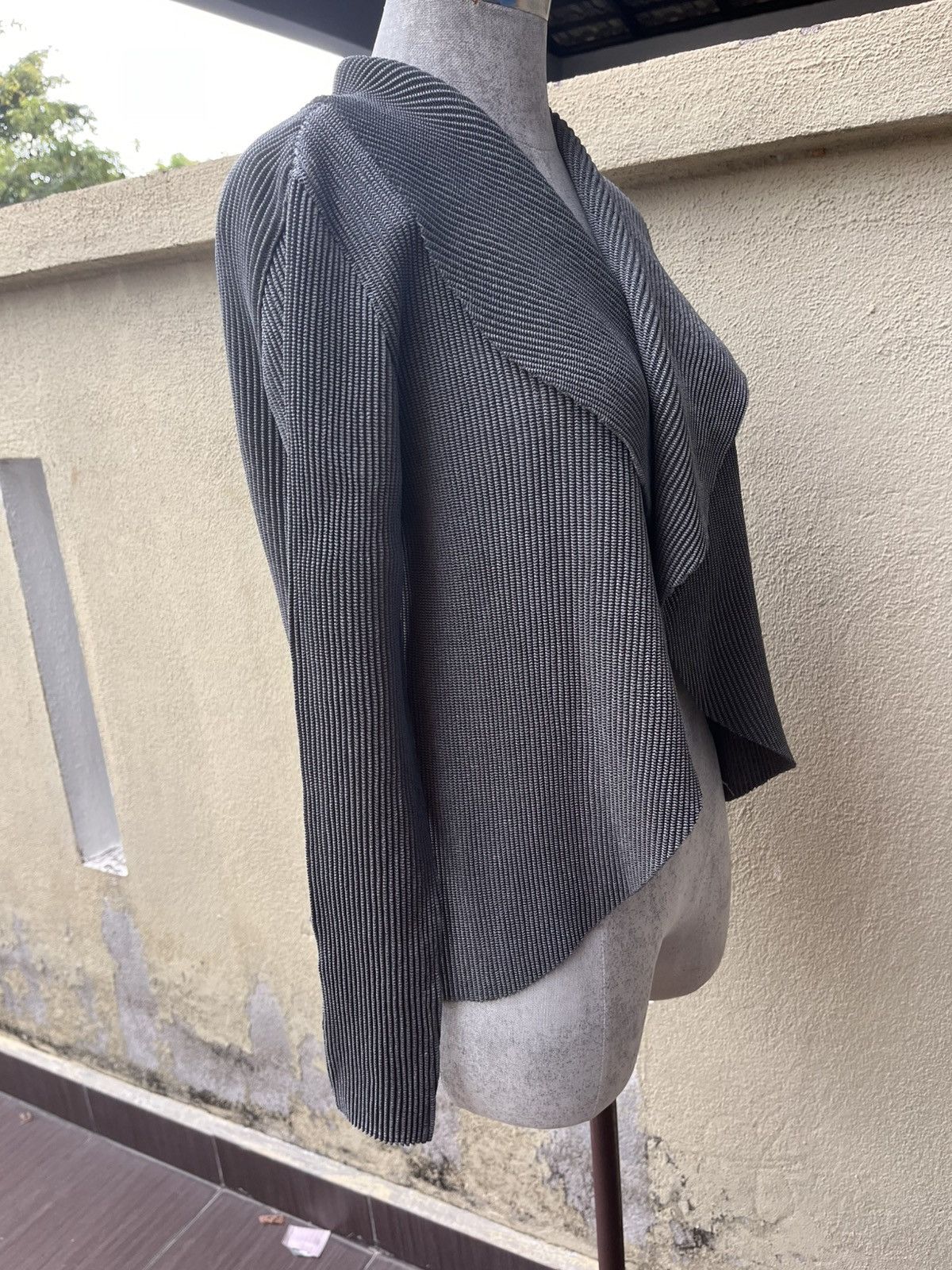 Pleats Please Issey Miyake Vtg specchio pleats grey cardigan Size S / US 4 / IT 40 - 6 Thumbnail