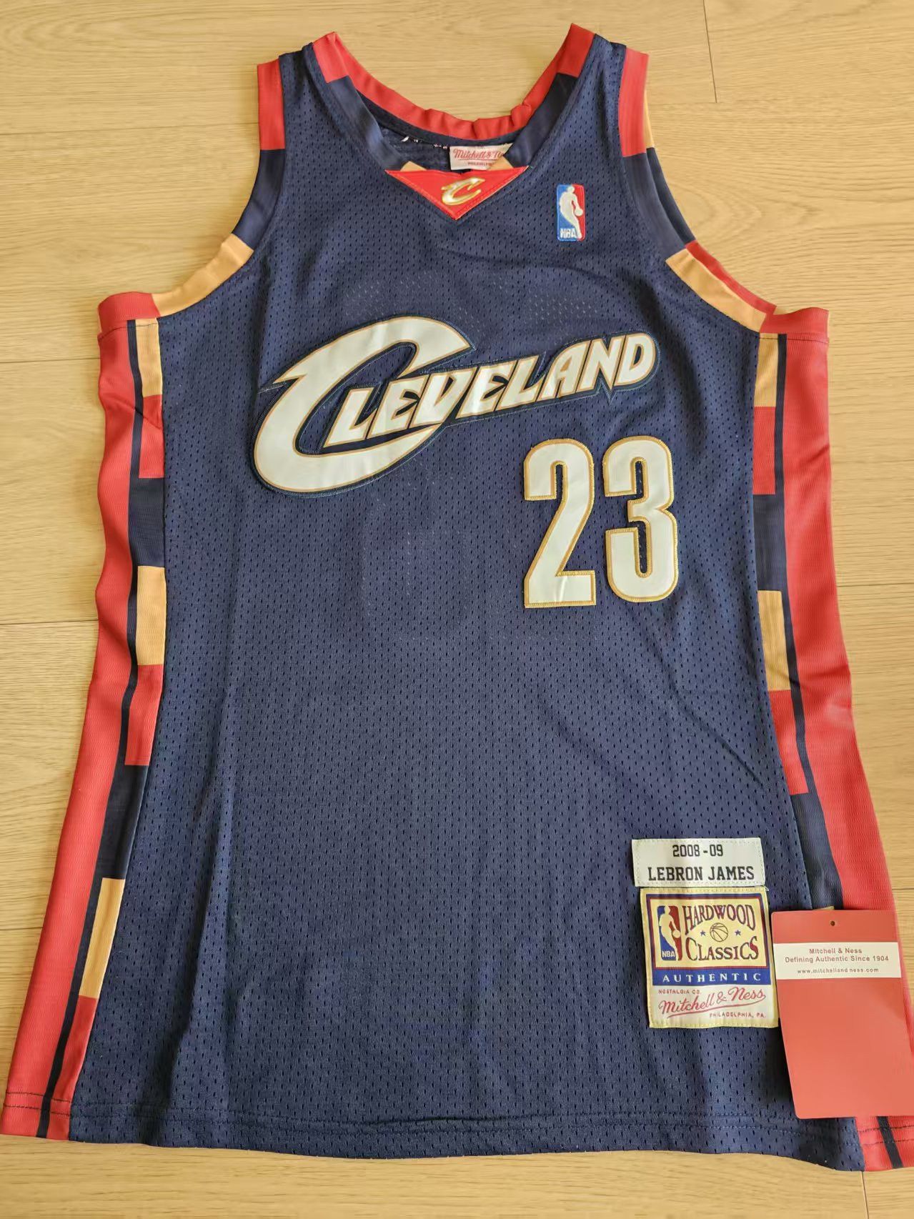 NBA 2003 2004 Cleveland Cavaliers #23 LeBron James Jersey Size US XL / EU 56 / 4 - 1 Thumbnail