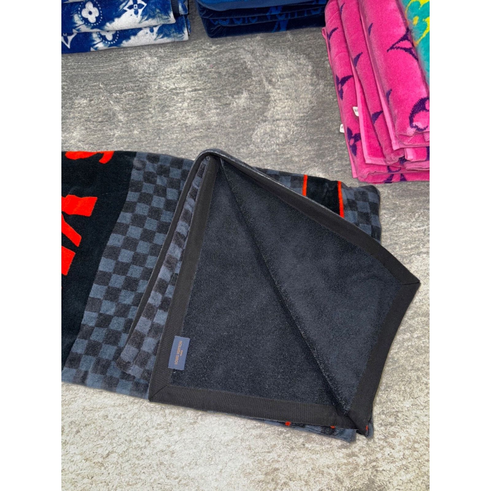 Louis Vuitton Louis Vuitton Drap Bain Damier Cobalt Race Bath Beach Towel Size ONE SIZE - 8 Thumbnail