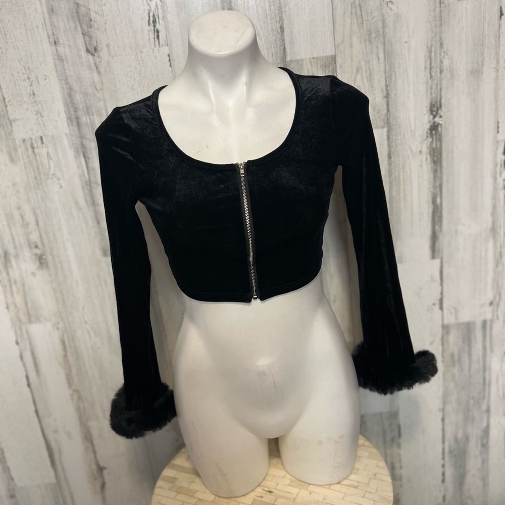 Other XS Black Velvet Zip Front Crop Top w/ Fur Cuff Sleeves | Lon Size XS / US 0-2 / IT 36-38 - 1 Thumbnail