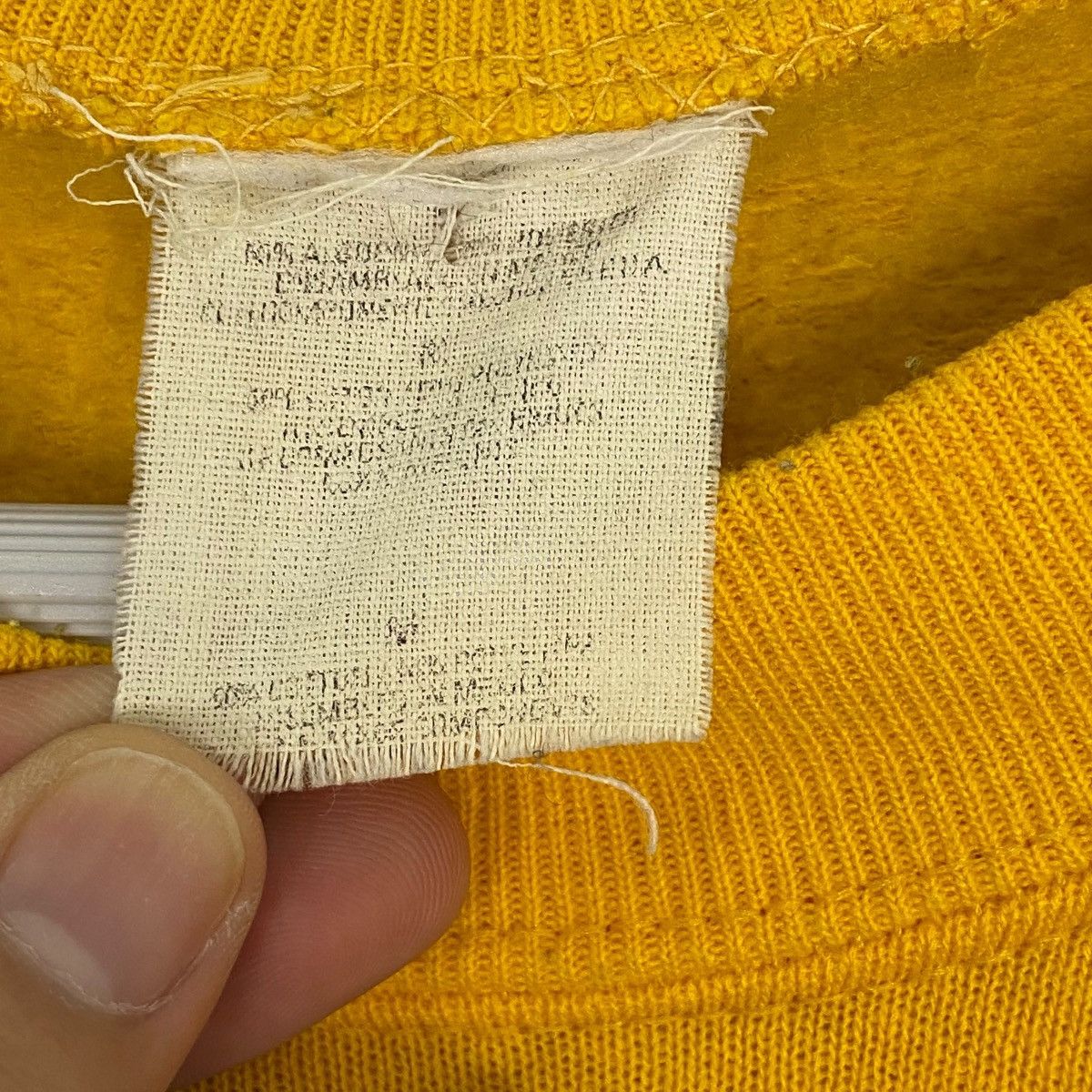Vintage Vintage Disney Mickey Mouse Crewneck Sweatshirt Yellow SizeM Size US M / EU 48-50 / 2 - 7 Thumbnail