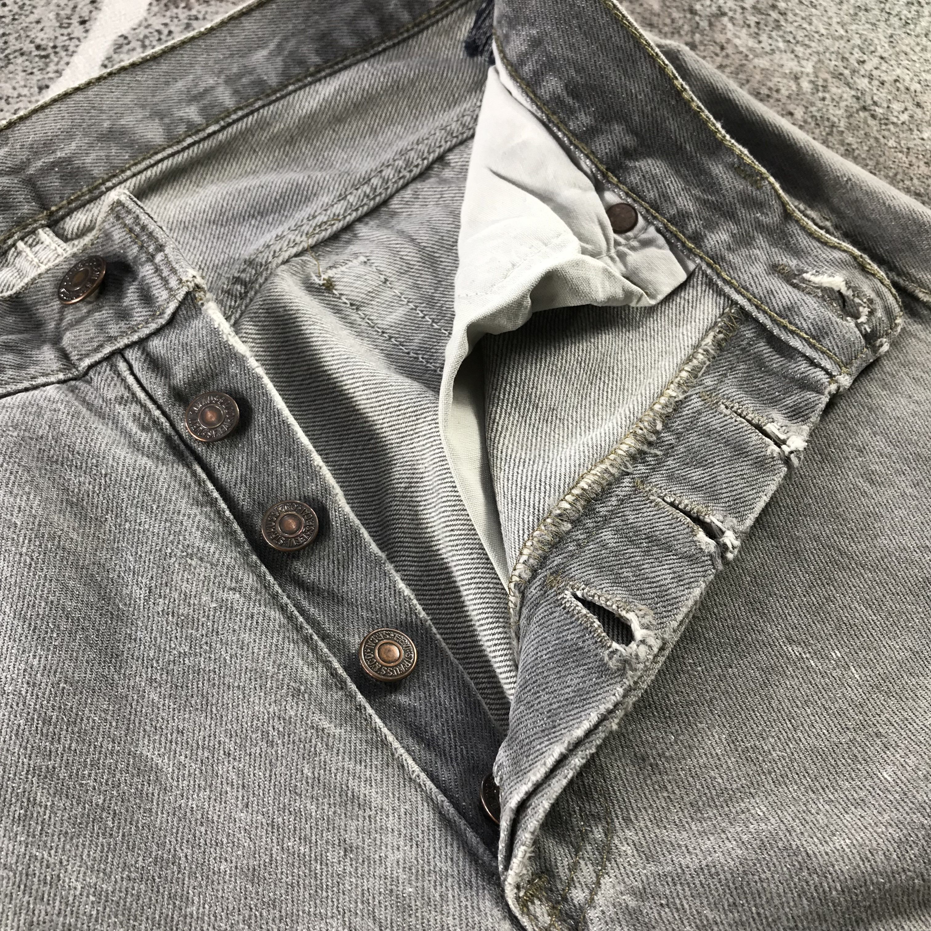 Levi's Vintage 90s Levis 501 Jeans Faded Gray Denim KJ3349 Size US 30 / EU 46 - 9 Thumbnail