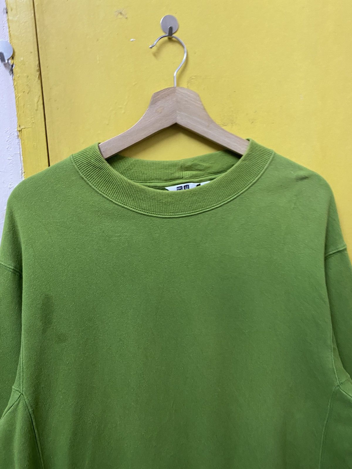Uniqlo Uniqlo Plain Sweatshirt Green Colour Crewneck Size US L / EU 52-54 / 3 - 3 Thumbnail