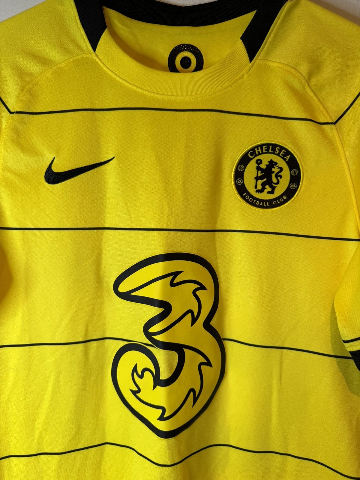 Nike Men’s SIze M Nike Chelsea Football Club Jersey Yellow Away Size US M / EU 48-50 / 2 - 2 Thumbnail