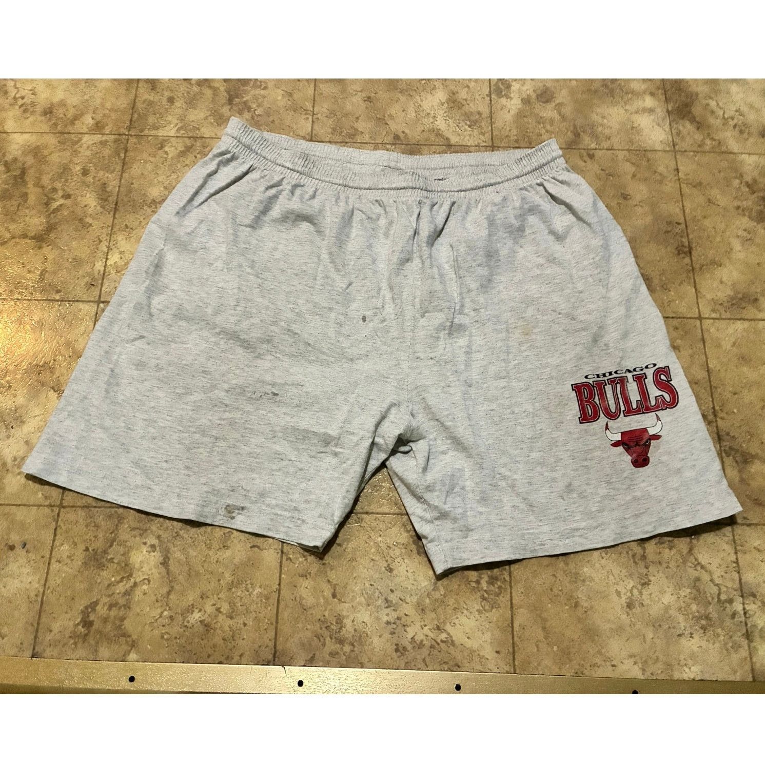 NBA Vintage 1990s Chicago Bulls Shorts Michael Jordan Era Size US 36 / EU 52 - 1 Thumbnail