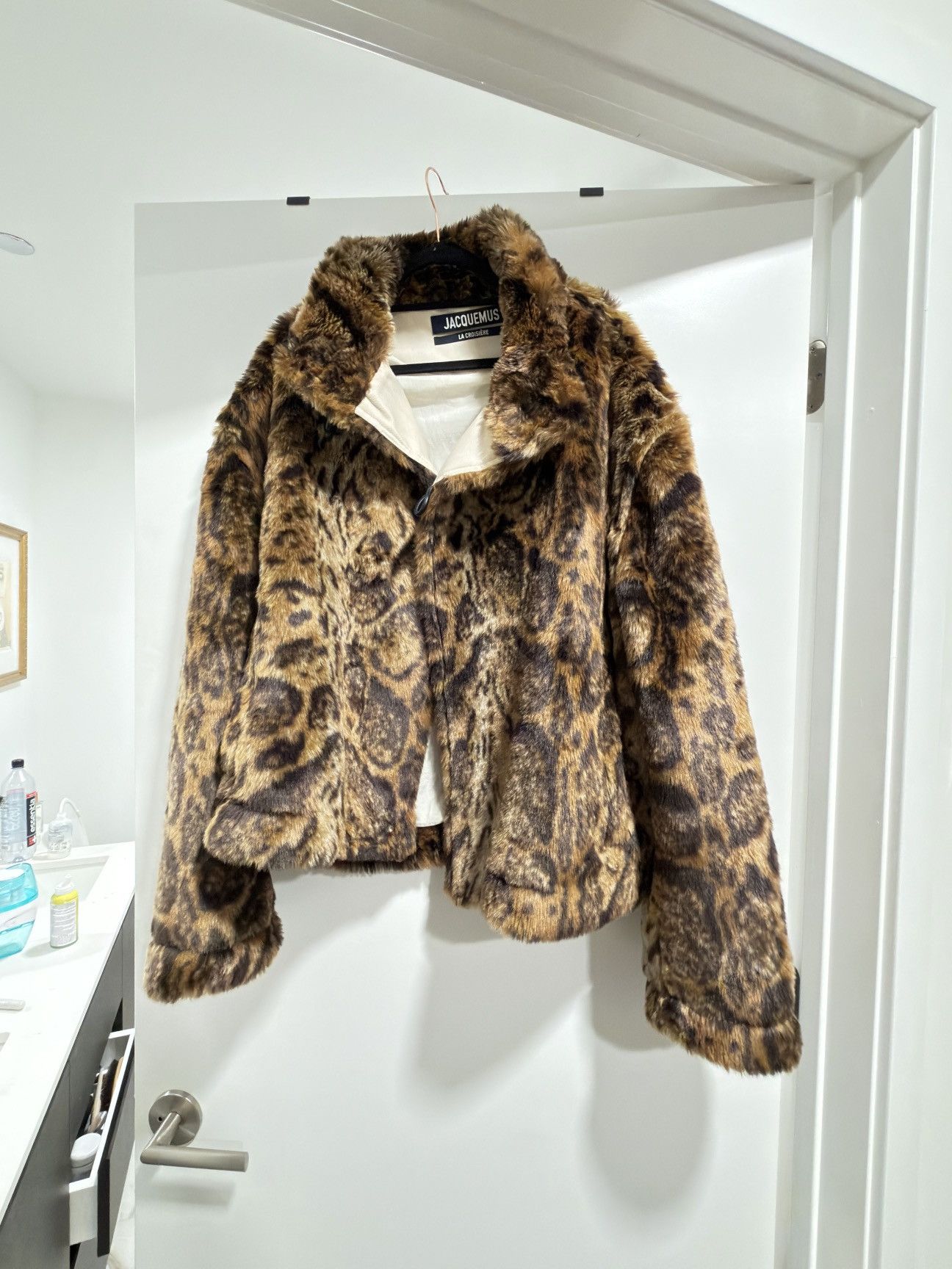 Jacquemus Jacquemus Fernando Leopard Jacket — 6 month global Waitlist Size US L / EU 52-54 / 3 - 5 Thumbnail