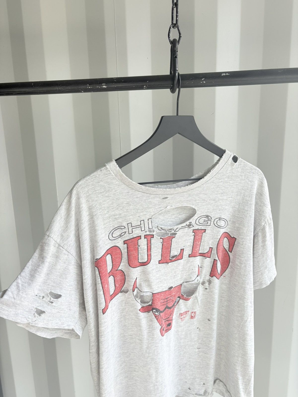 Vintage Vintage Chicago Bulls Shirt Thrashed Faded GRUNGE Size US XL / EU 56 / 4 - 3 Thumbnail