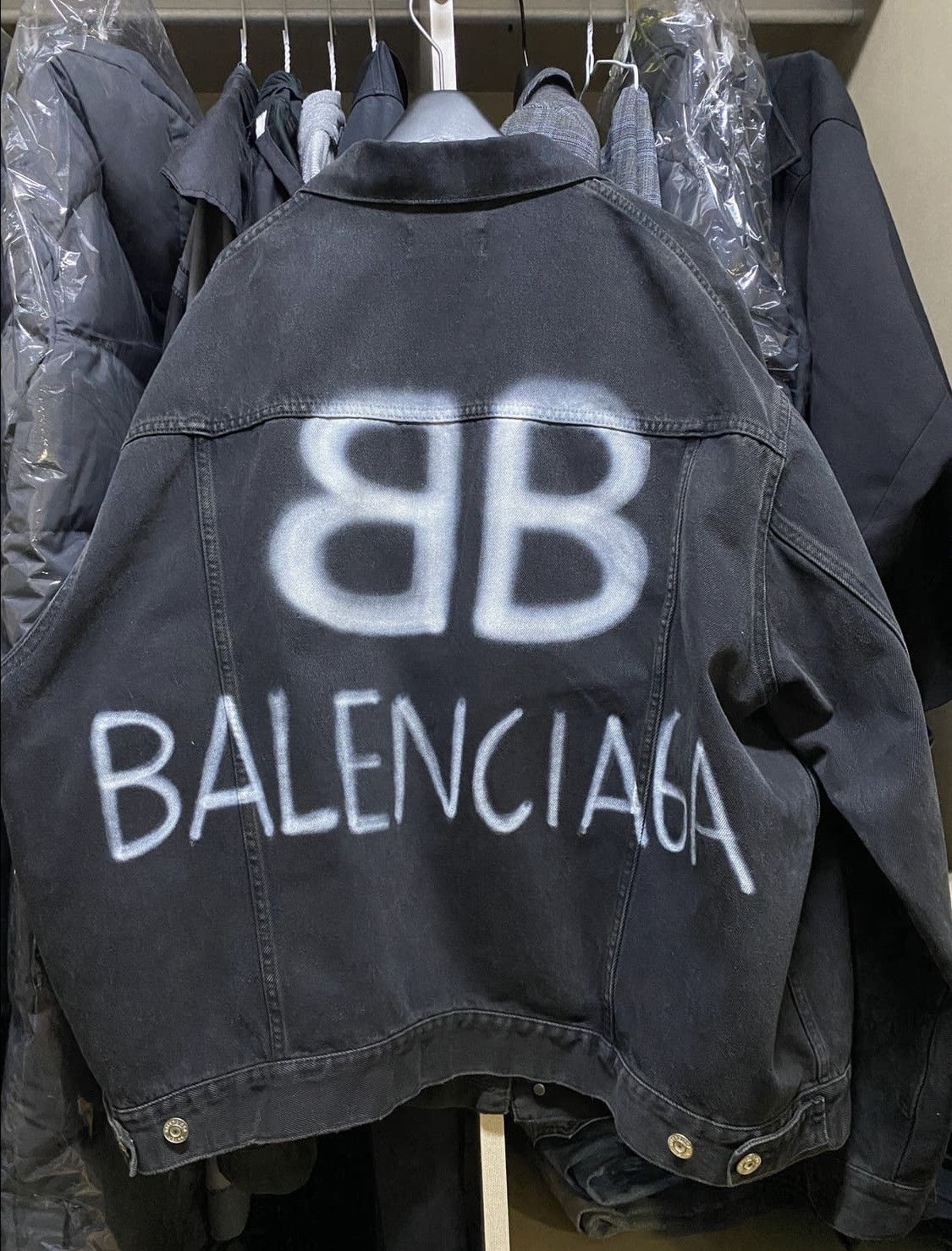 Balenciaga Balenciaga Spray Paint Logo Denim Jacket Size US L / EU 52-54 / 3 - 3 Thumbnail