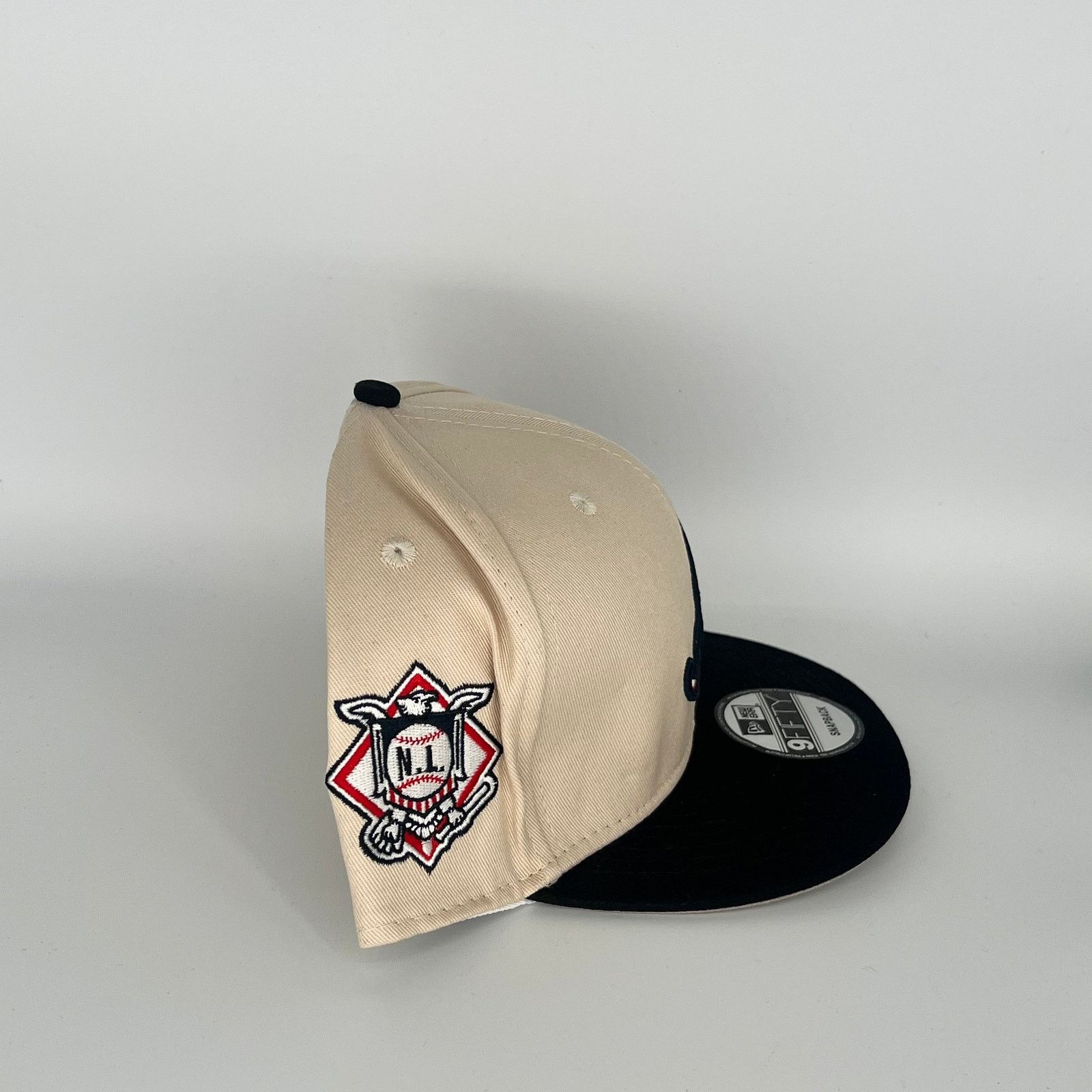 New Era Khaki Black Atlanta Braves N.L Side Patch New Era MLB 9Fifty Size ONE SIZE - 3 Thumbnail