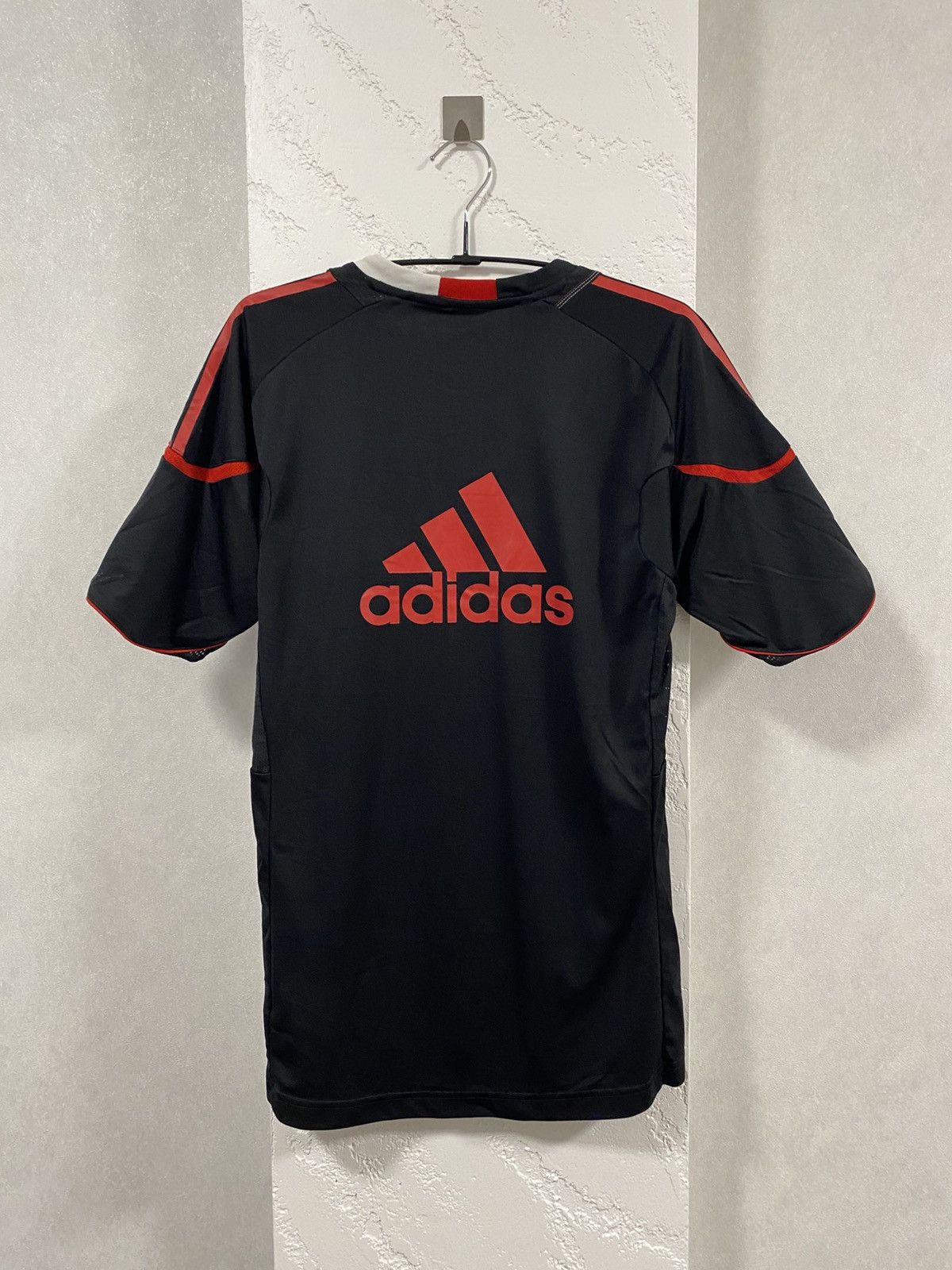 Adidas Adidas Liverpool 2010 Football shirt Soccer Jersey Size US M / EU 48-50 / 2 - 7 Thumbnail