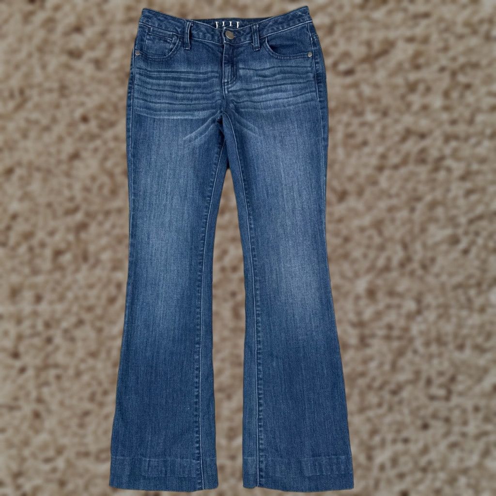 Vintage ELLE Jeans Womens Blue Denim Flared Low Rise 28x30 Slimming Stretch 5-Pocket Design Regular 2/Adult Womens Jeans Size 26" / US 2 / IT 38 - 1 Thumbnail