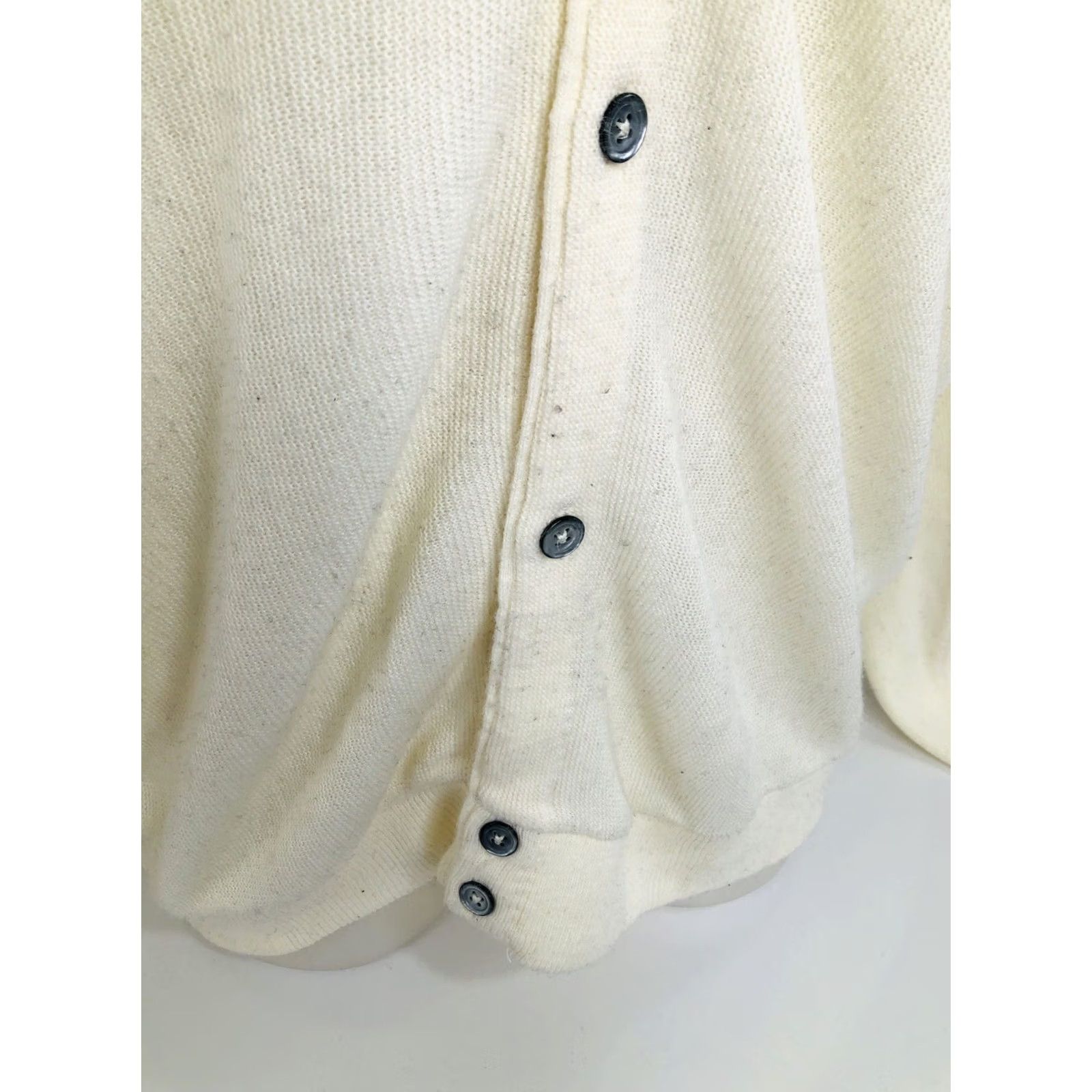 Izod IZOD Vintage Embroidered Cardigan Mens XL Sweater - Ivory, 60s Style, 60s Decade, IZOD Cardigan, Embroidered, Ivory, Adult XL Mens Cardigan Size US XL / EU 56 / 4 - 4 Thumbnail