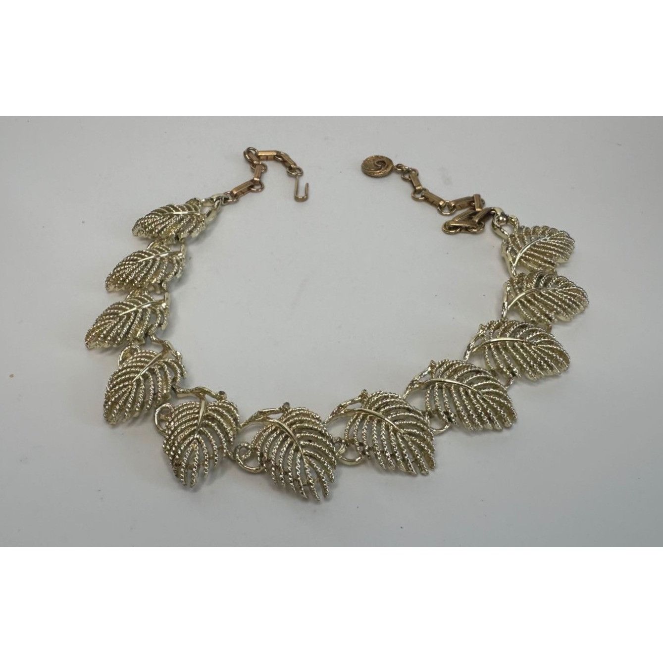 Other Vintage Women's Beautiful Gold Tone LISNER Leaf Necklace Size ONE SIZE - 6 Thumbnail