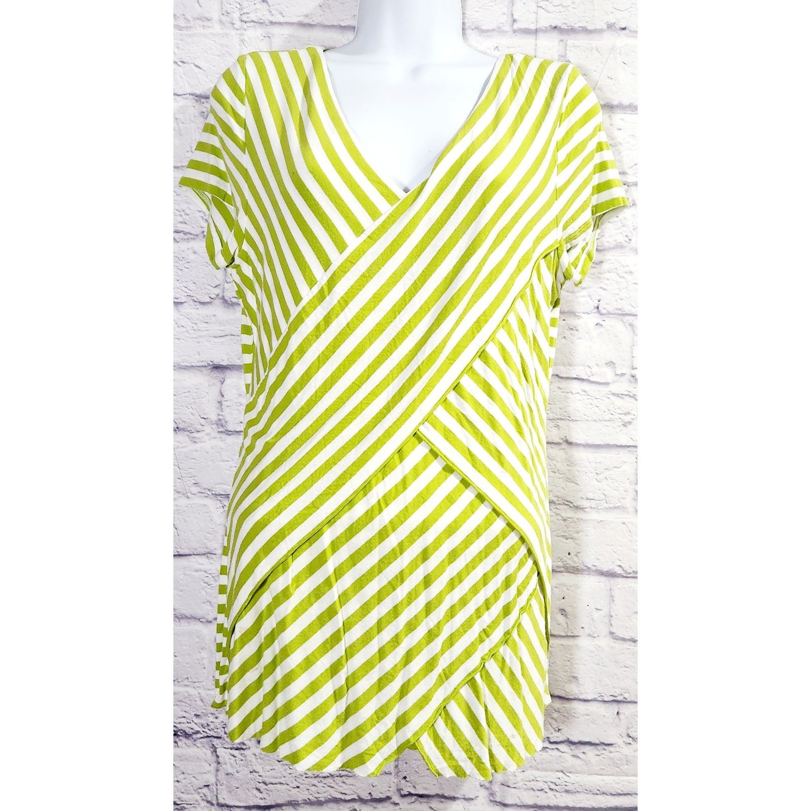 Other Vince Camuto Greenish Yellow Stripe V Neck Top L Lightweight Size L / US 10 / IT 46 - 1 Thumbnail