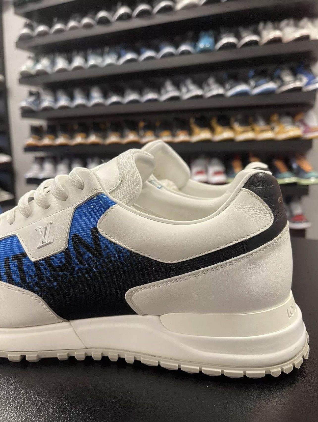 Louis Vuitton Size 10US/9LV - Louis Vuitton Run Away Sneaker White/Blue Size US 10 / EU 43 - 5 Thumbnail