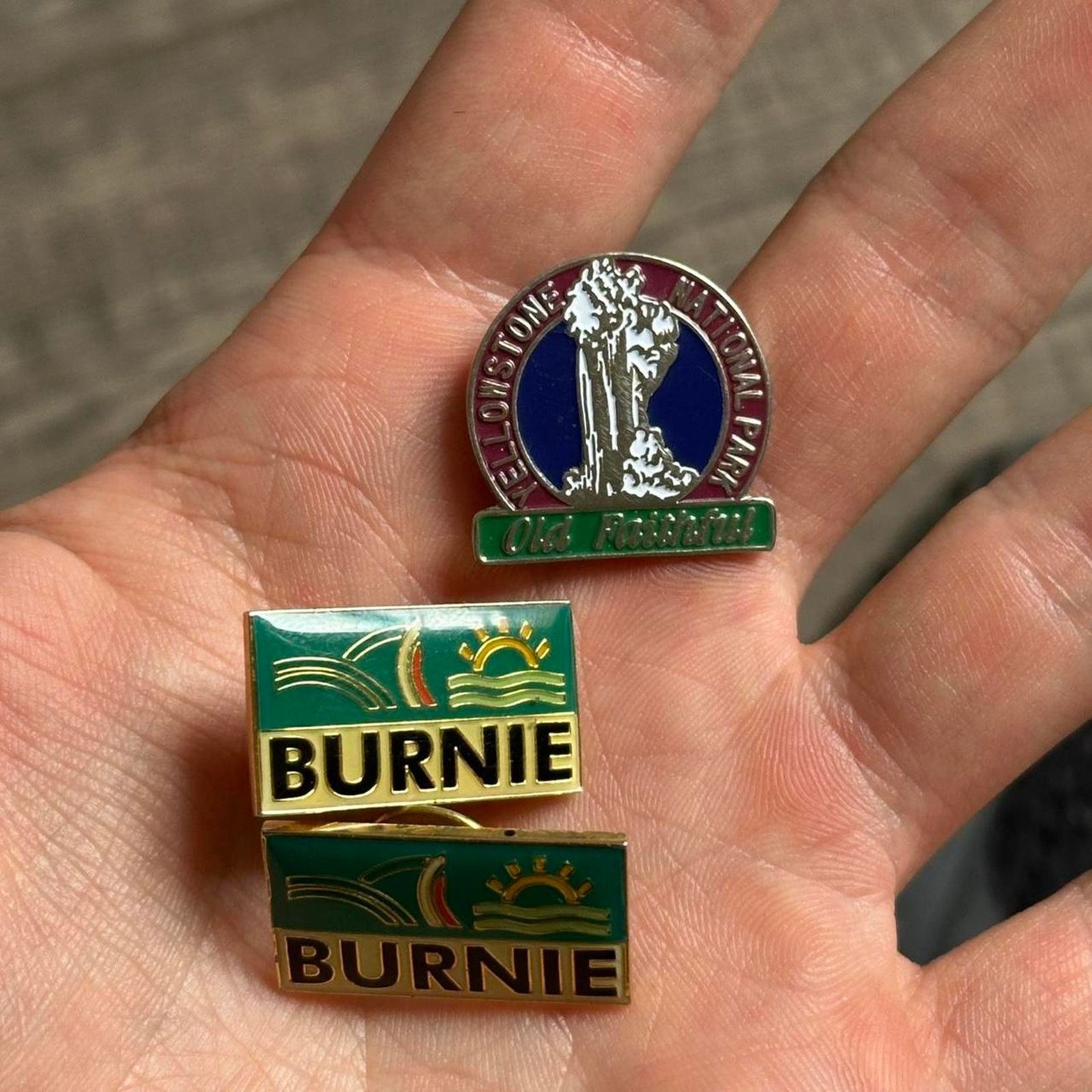 Vintage Vintage Yellowstone National Park Glacier Old Faithful Pins Size ONE SIZE - 2 Thumbnail
