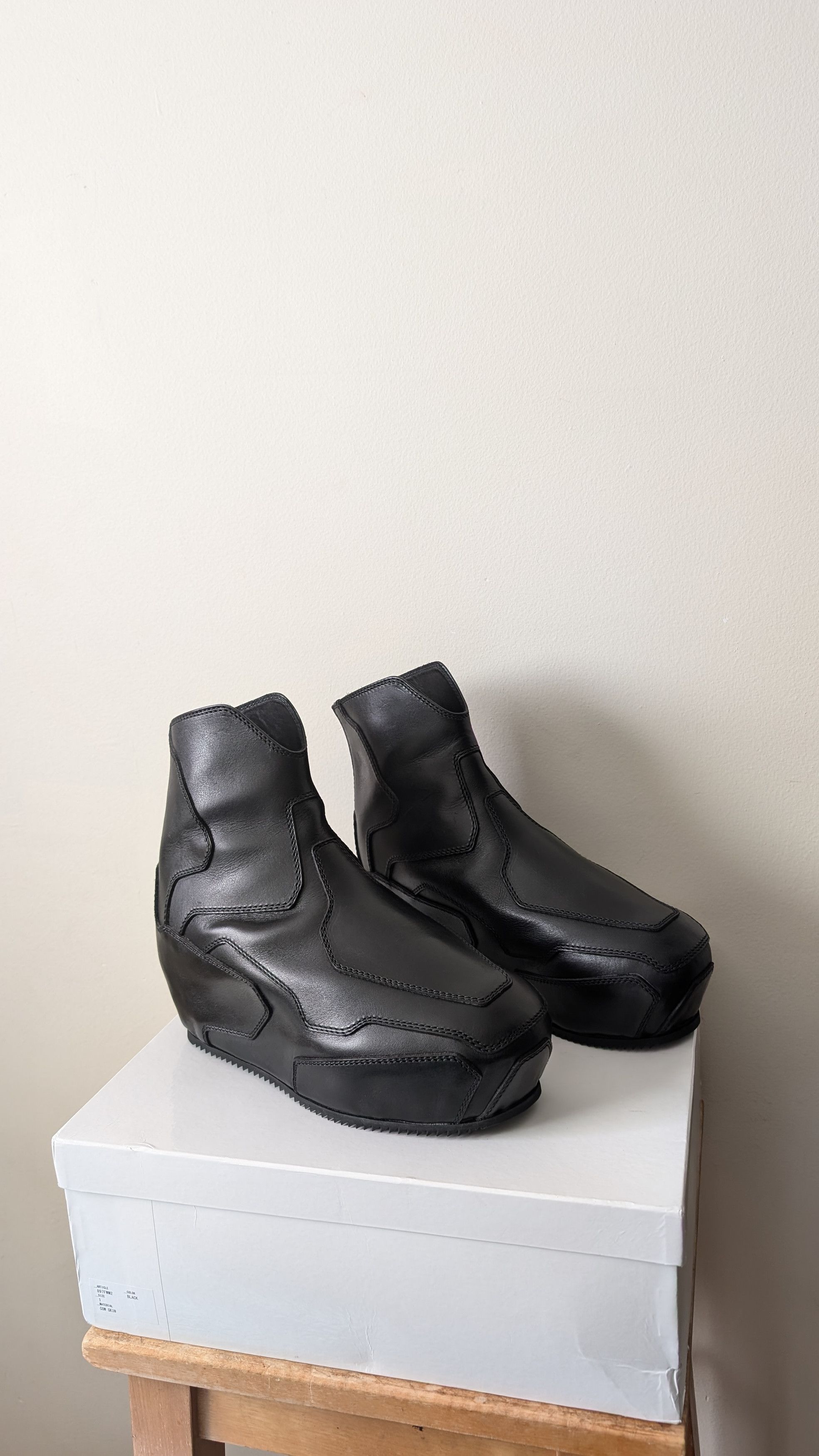 Julius Julius Ergonomics Wedge Prism Boots - 24FW / Size 1 Size US 8.5 / EU 41-42 - 2 Thumbnail