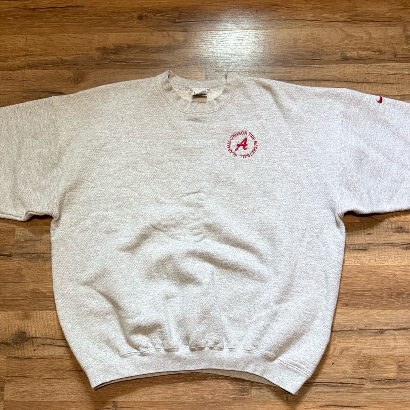 Nike 90s Nike Team Alabama Crimson Tide Basketball Crewneck Size US XL / EU 56 / 4 - 2 Thumbnail