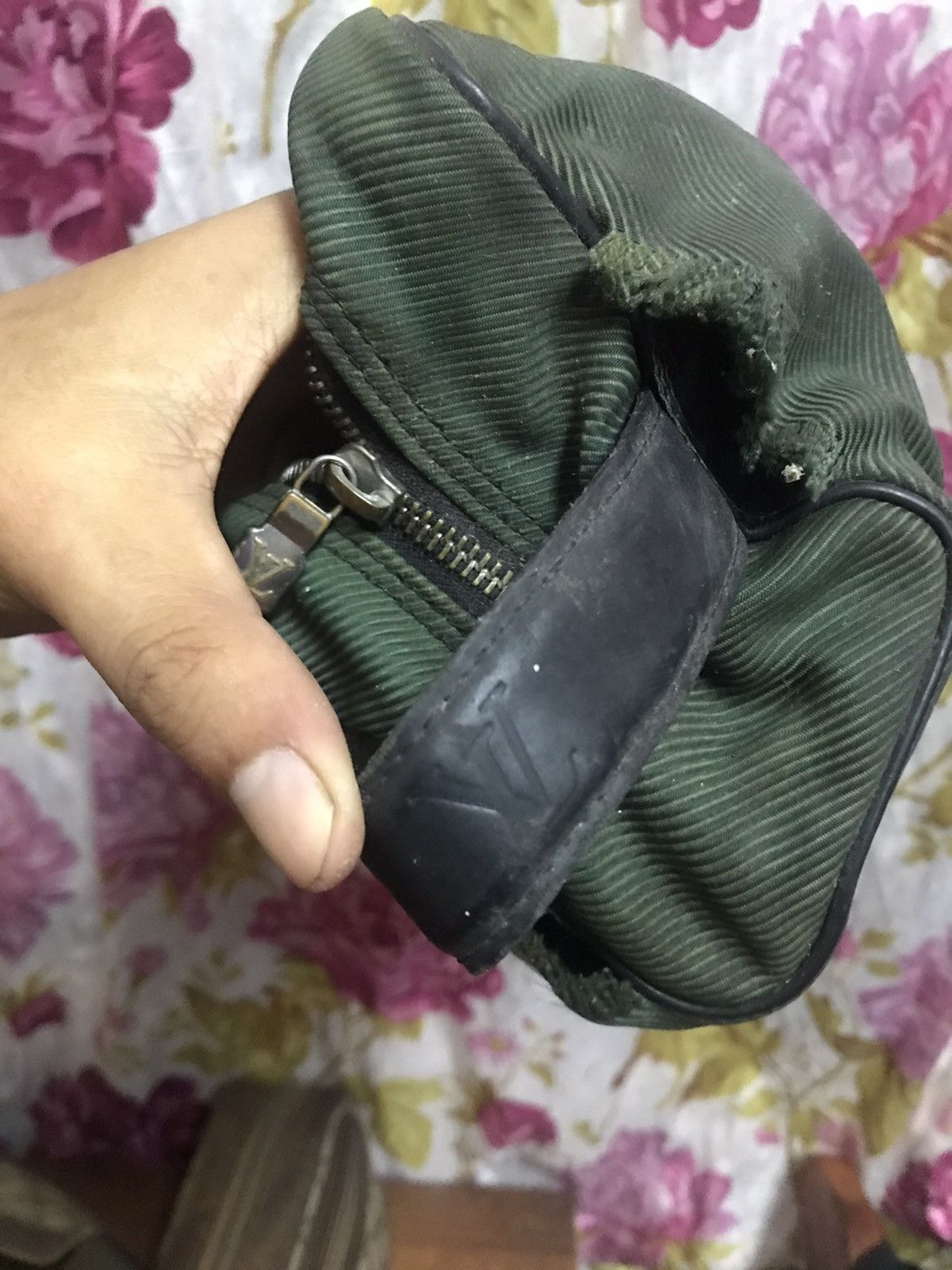 Louis Vuitton Authentic Louis Vuitton Size ONE SIZE - 9 Thumbnail