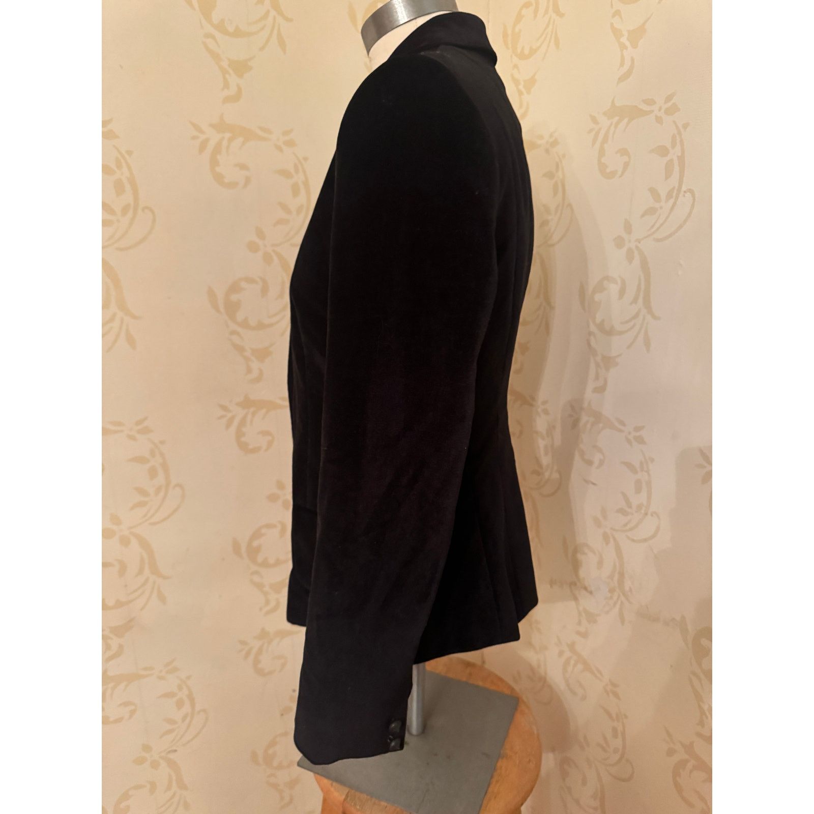 Elie Tahari Ladies Size Small Elie Tahari Black Velvet Jacket Size S / US 4 / IT 40 - 2 Thumbnail