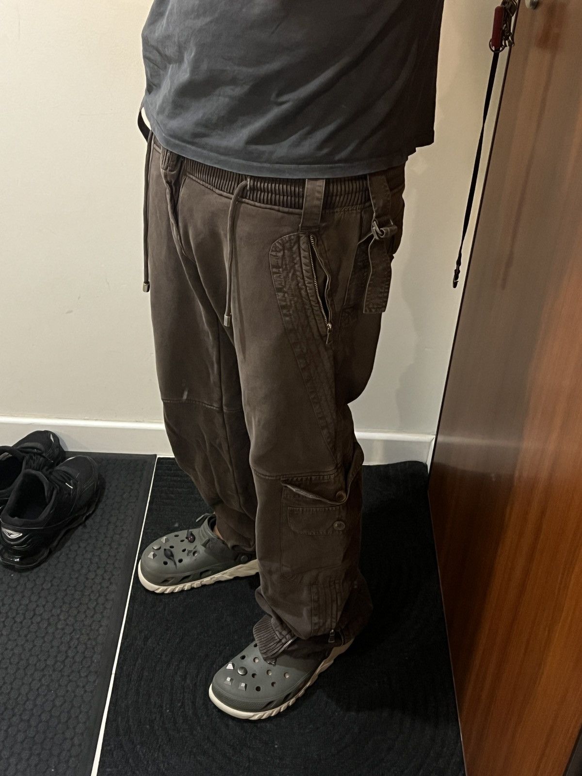 Dolce & Gabbana dolce&gabbana y2k multipocket double waist cargo sweatpants Size US 32 / EU 48 - 20 Thumbnail