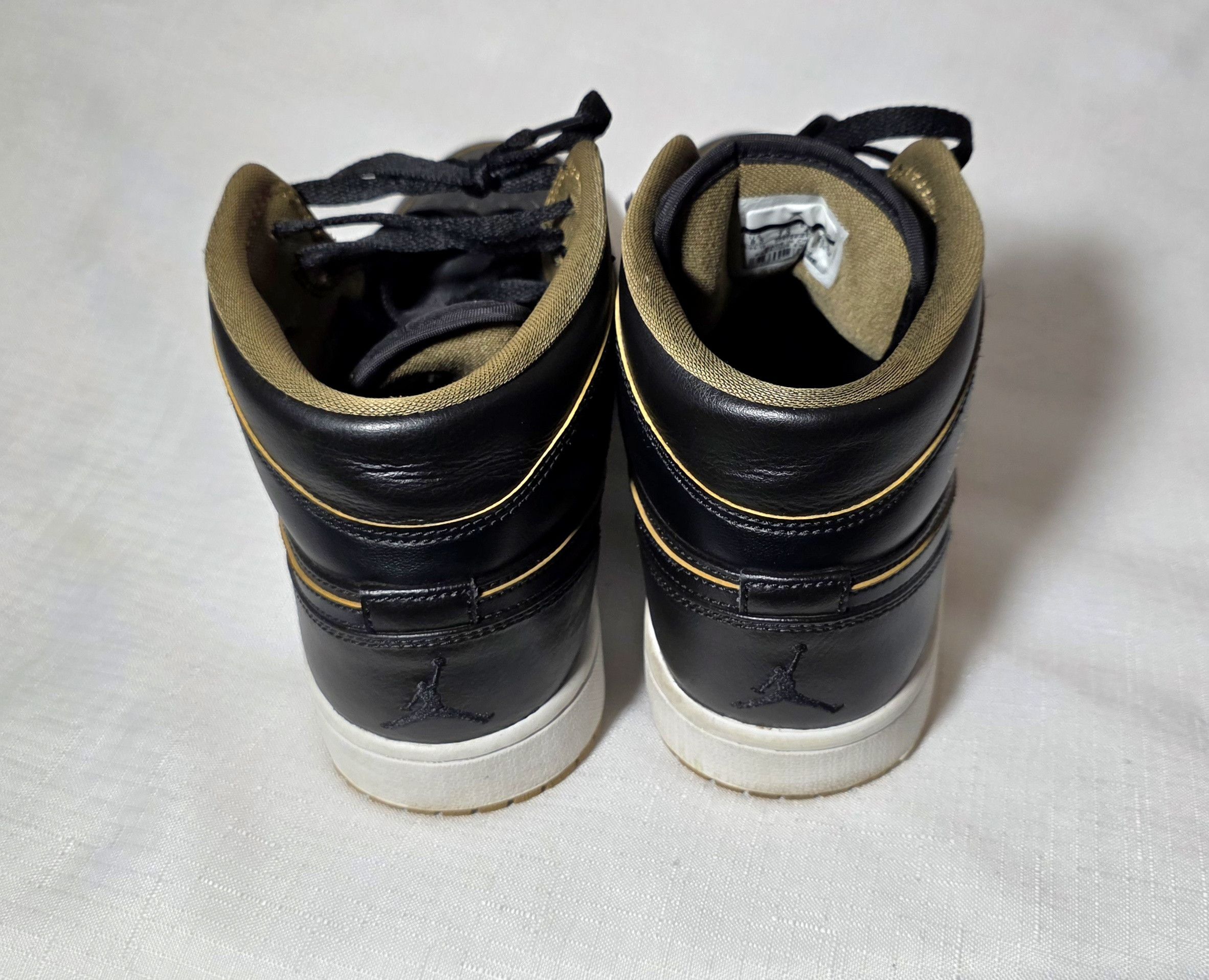 Jordan Brand Nike X Air Jordan 1 Mid Black Retro OG 2015 554724-042 8.5 Size US 8.5 / EU 41-42 - 8 Thumbnail
