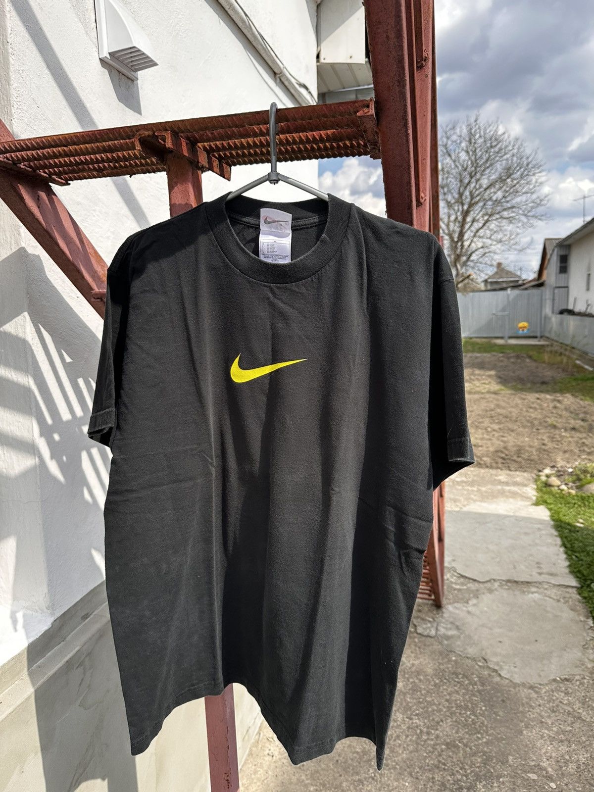 Nike Vintage Nike Center Swoosh T Shirt Faded BlackYellow Size L Size US L / EU 52-54 / 3 - 1 Thumbnail