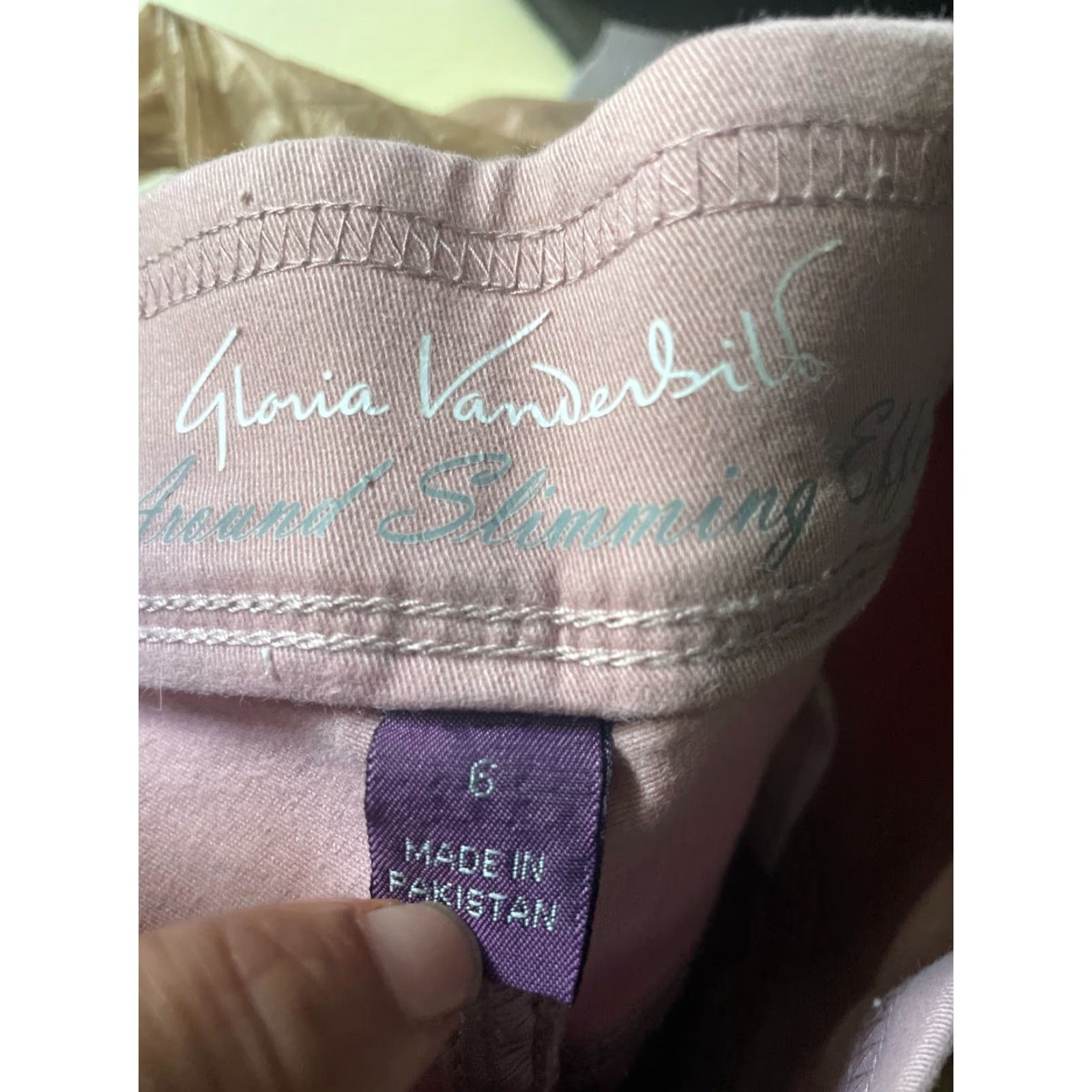 Gloria Vanderbilt Gloria Vanderbilt Capris Women 6 Pink Slimming All Around Capri Pants Women Regular Size 6 Solid Stretch Womens Size 28" / US 6 / IT 42 - 4 Thumbnail
