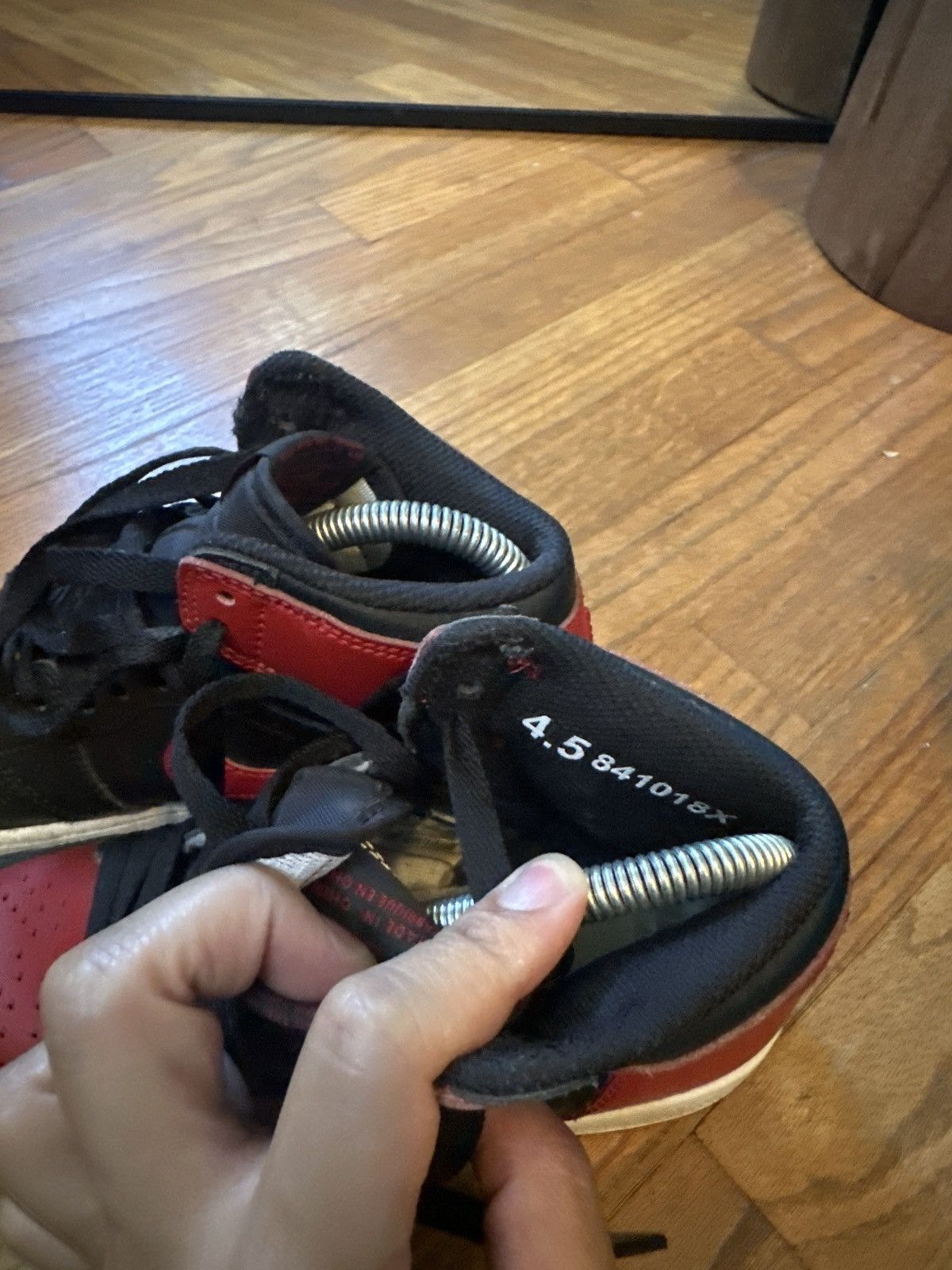Jordan Brand (GS) Air Jordan 1 Retro High OG 'Banned' 2016 Size US 4.5 / IT 34.5 - 3 Thumbnail