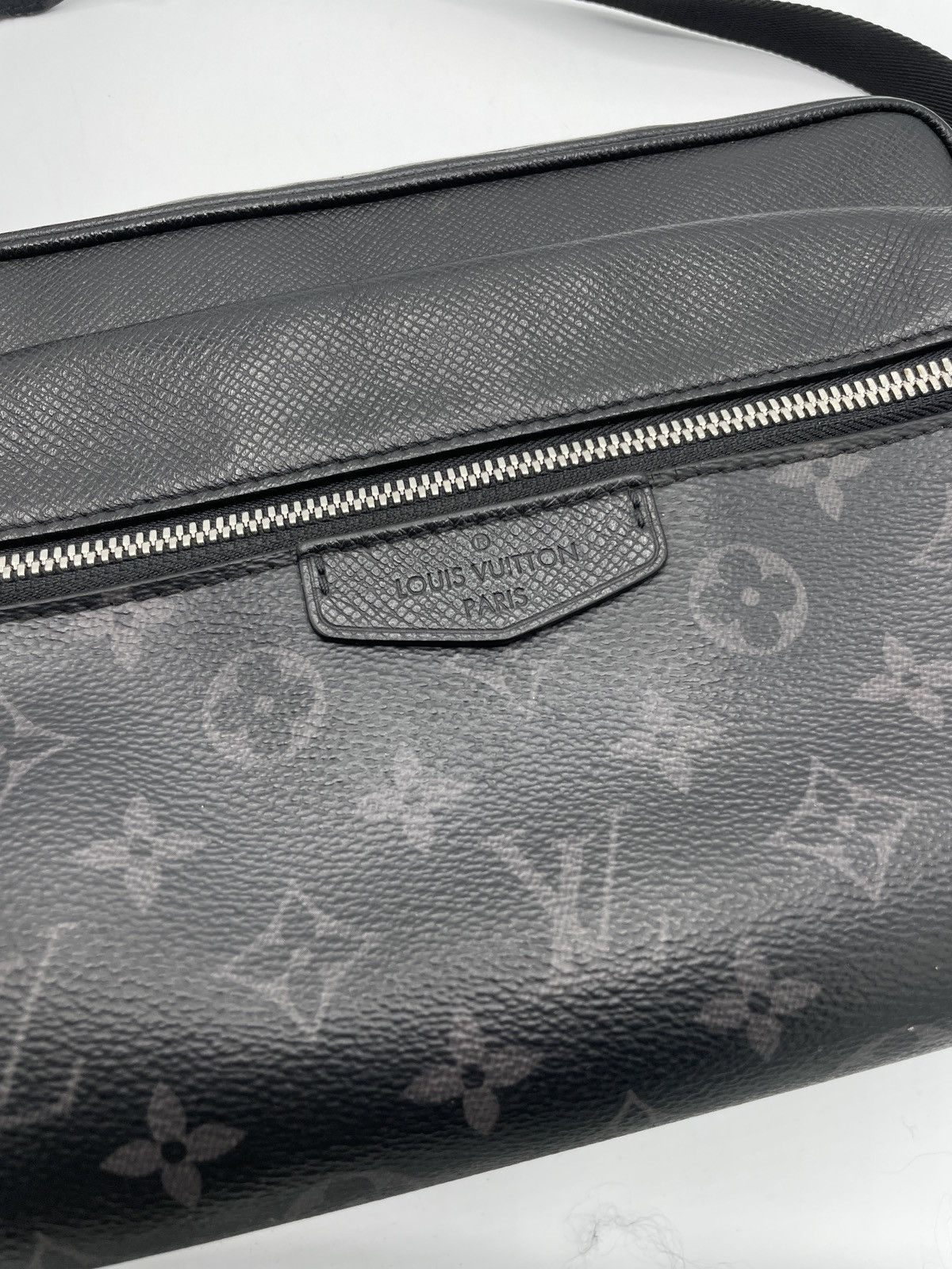 Louis Vuitton Taiga Monogram Eclipse Outdoor Messenger Black Size ONE SIZE - 15 Thumbnail