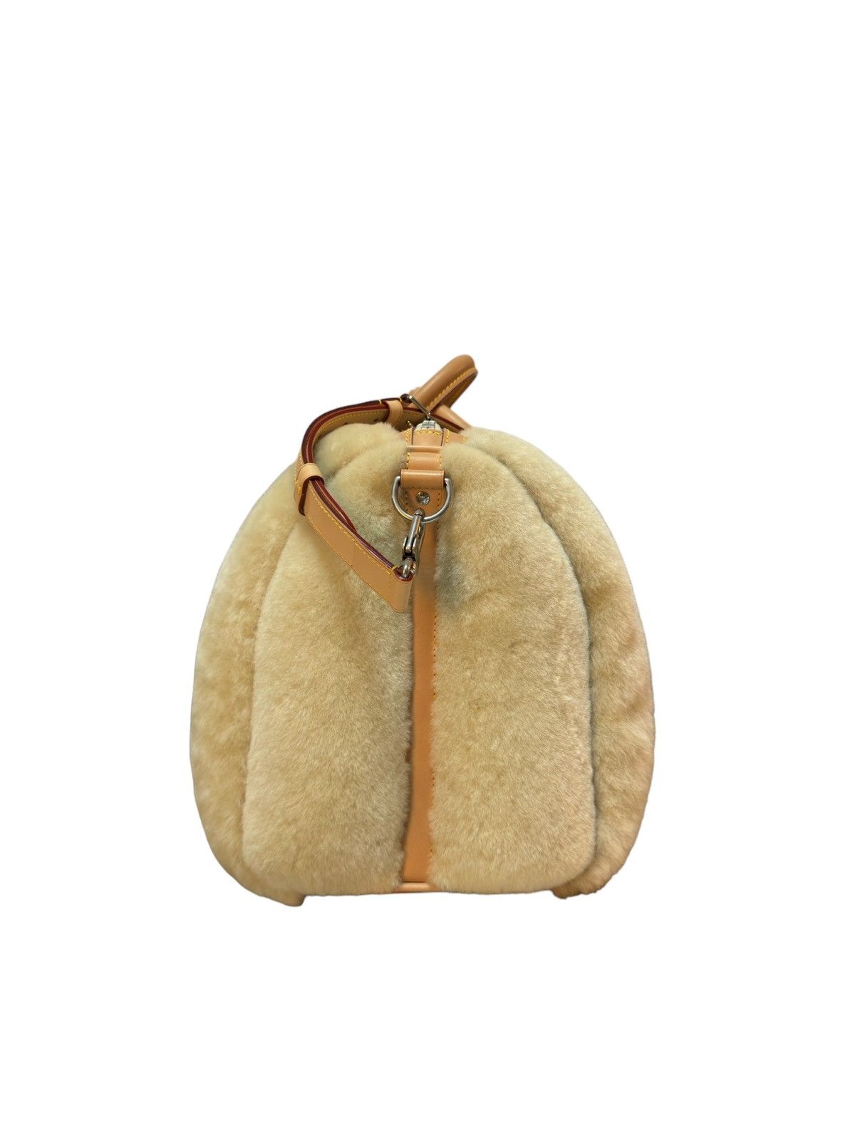 Louis Vuitton Louis Vuitton Mink Keepall Bandoulière 50 (Shearling) Duffle Size ONE SIZE - 11 Thumbnail