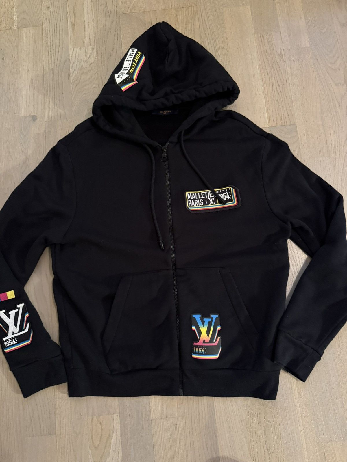 Louis Vuitton Louis Vuitton hoodie study all photos for tape measurements Size US M / EU 48-50 / 2 - 6 Thumbnail