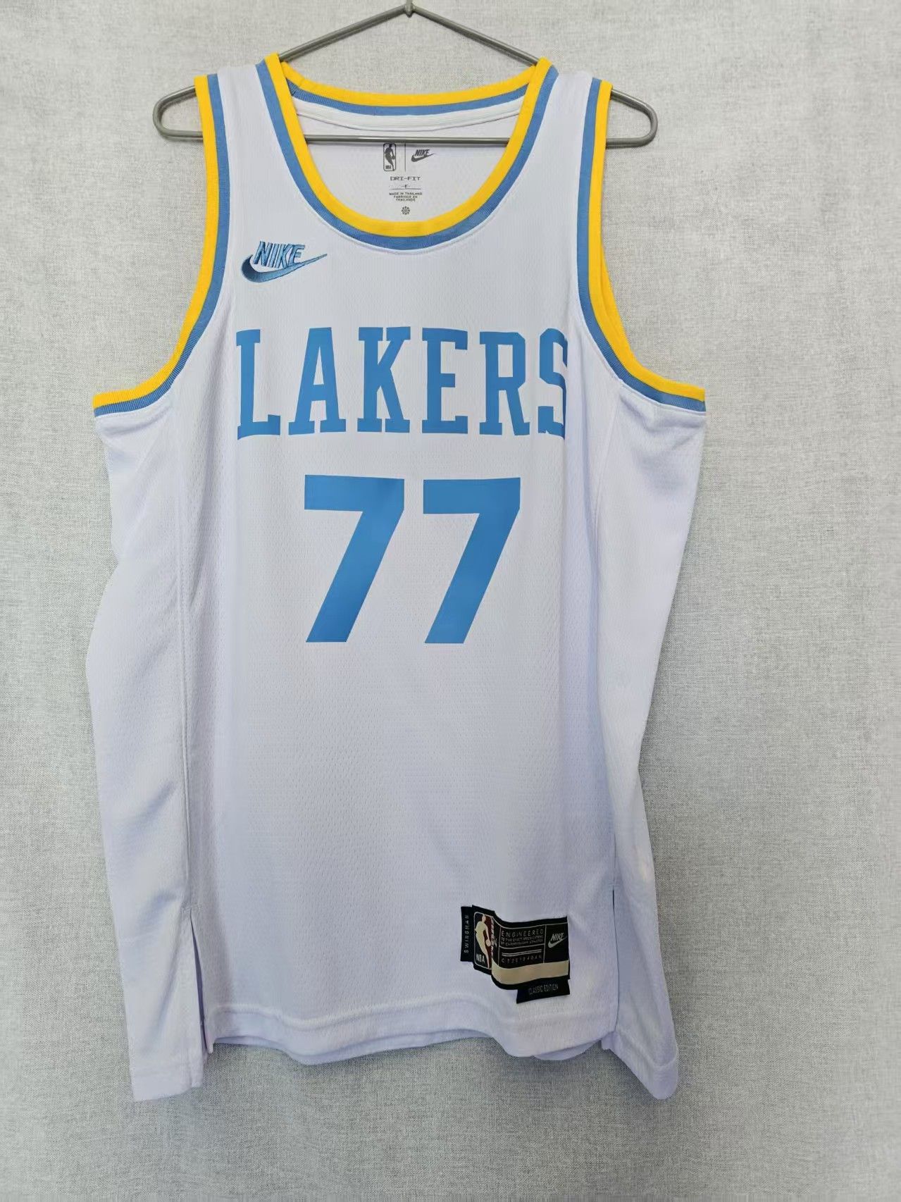 NBA Lakers #77 Luka Dončić Jersey XL Vintage White Size US XL / EU 56 / 4 - 1 Thumbnail