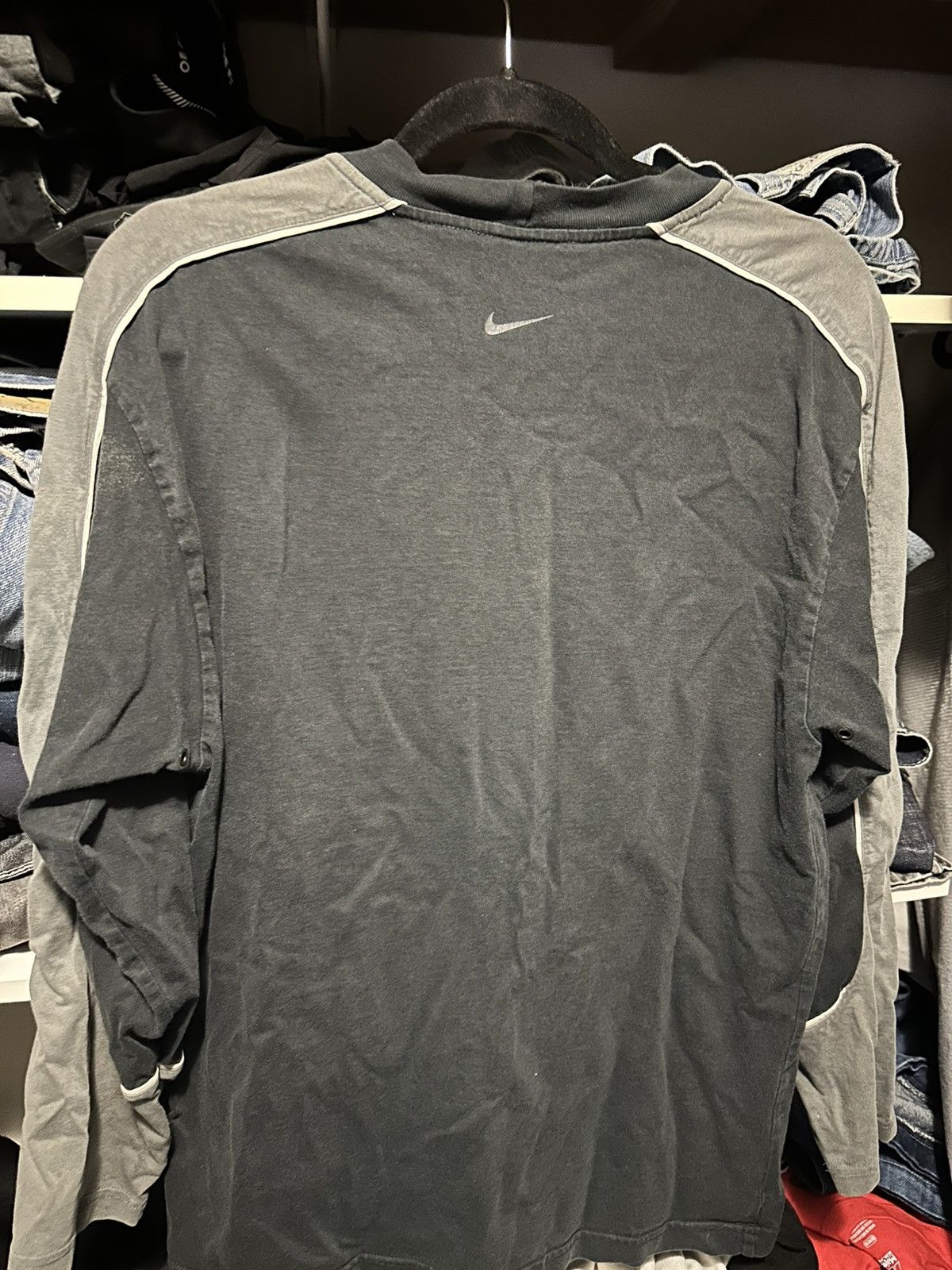 Vintage Vintage Y2k Nike long sleeve center logo shirt Size US M / EU 48-50 / 2 - 3 Thumbnail
