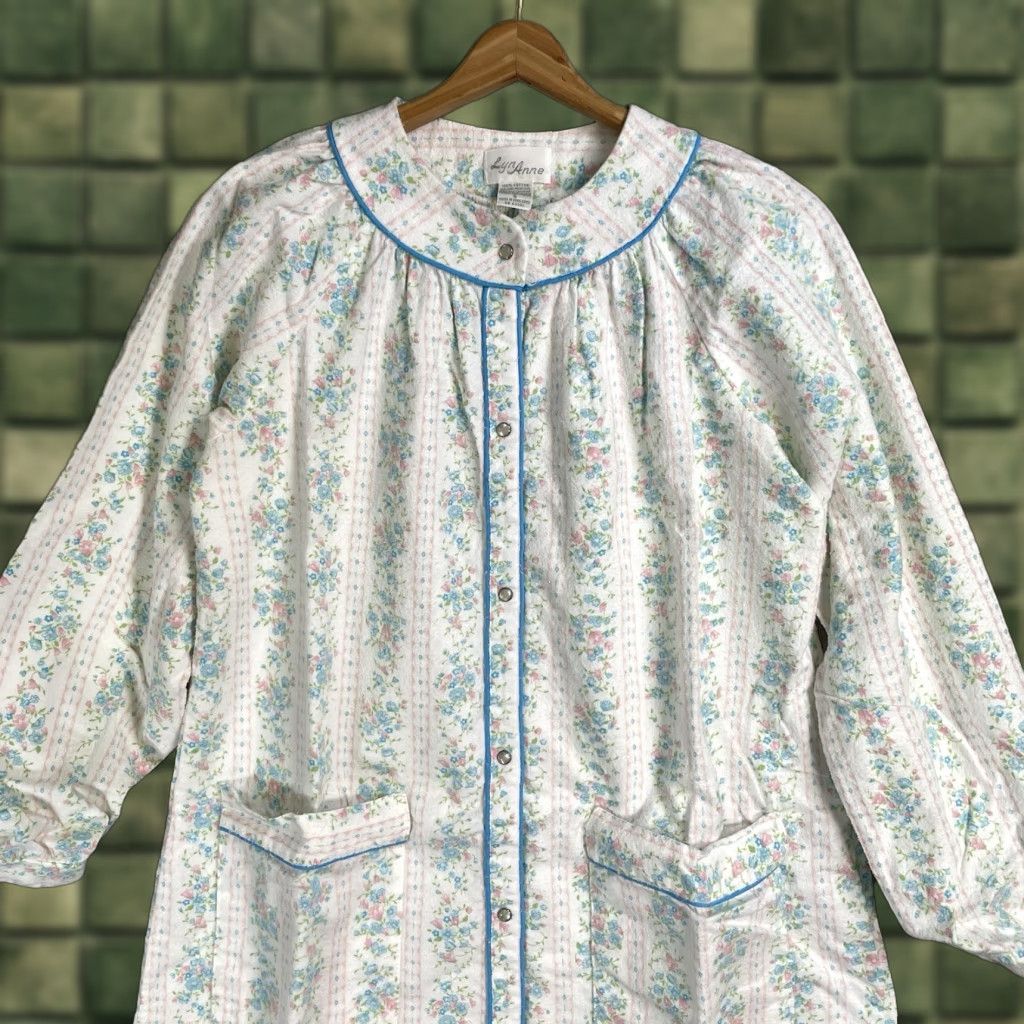 Annex VINTAGE Lyn Anne Nightgown Flannel Gown Long Sleeve Collared Button Pocket Blue 100% Cotton Floral Size ONE SIZE - 1 Thumbnail